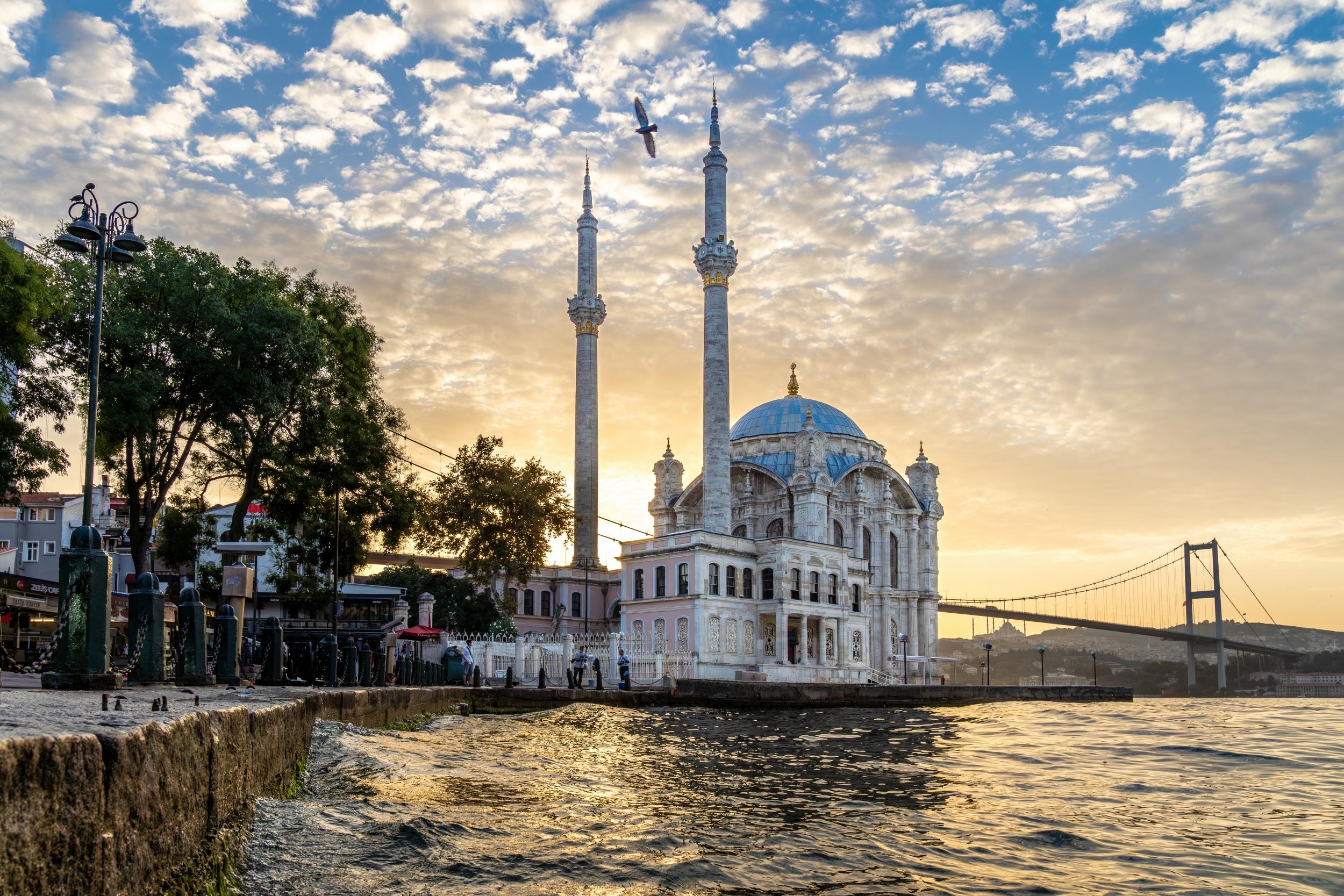 Ortaköy Camii