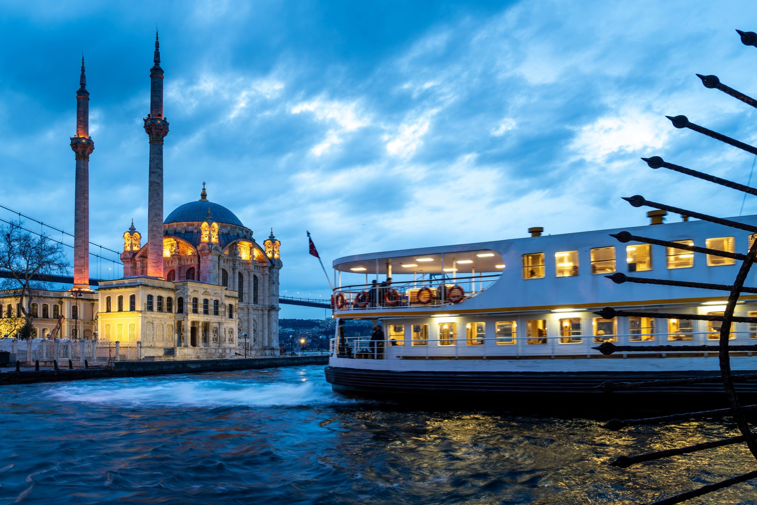 Ortaköy Camii ve Vapur