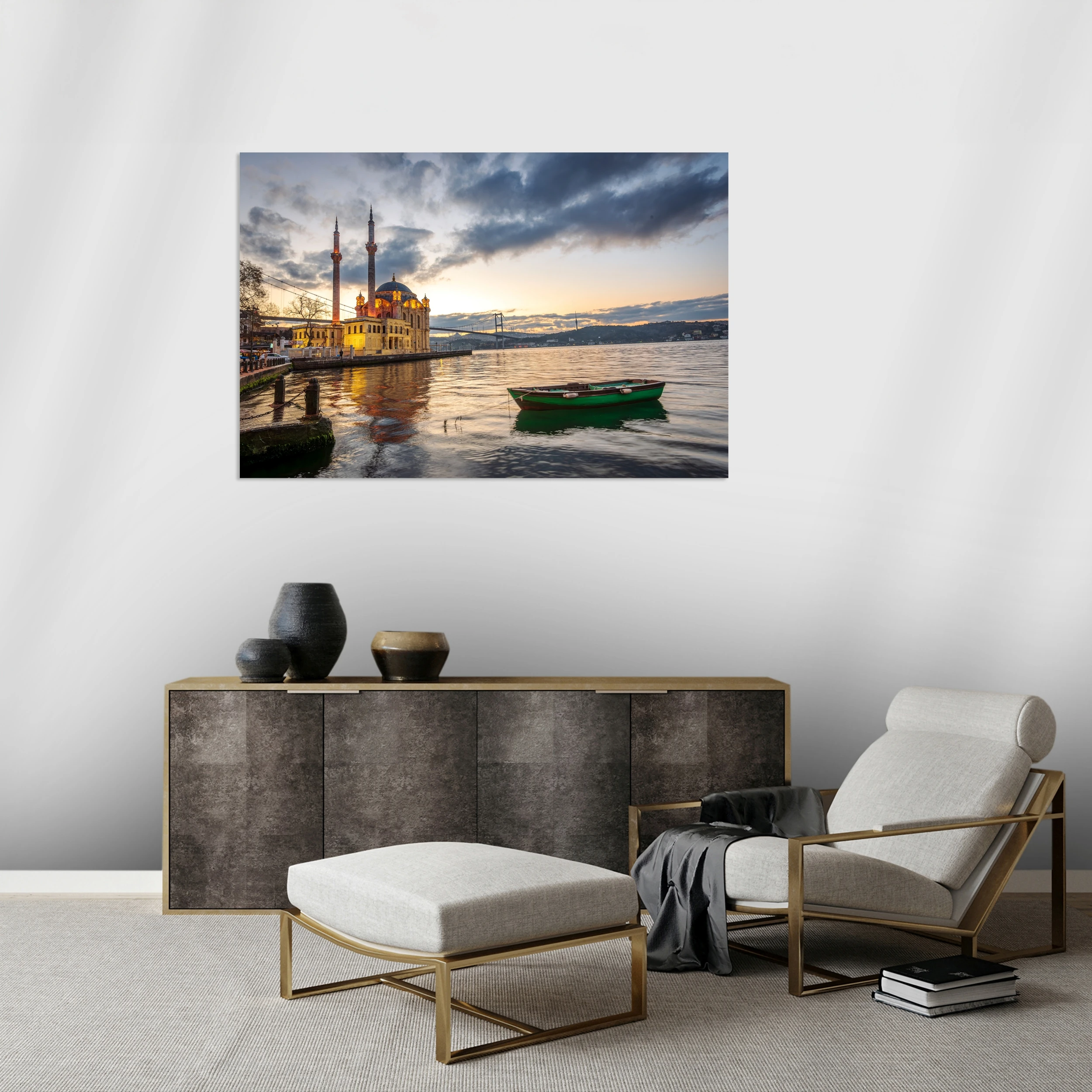 Ortaköy Camii ve Balıkçı Teknesi