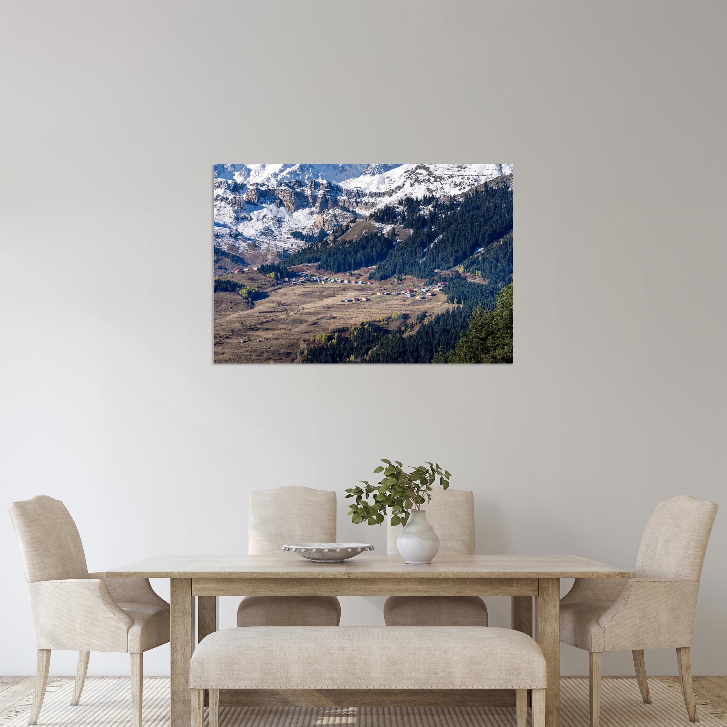 Karlı Dağlar ve Yayla Evleri