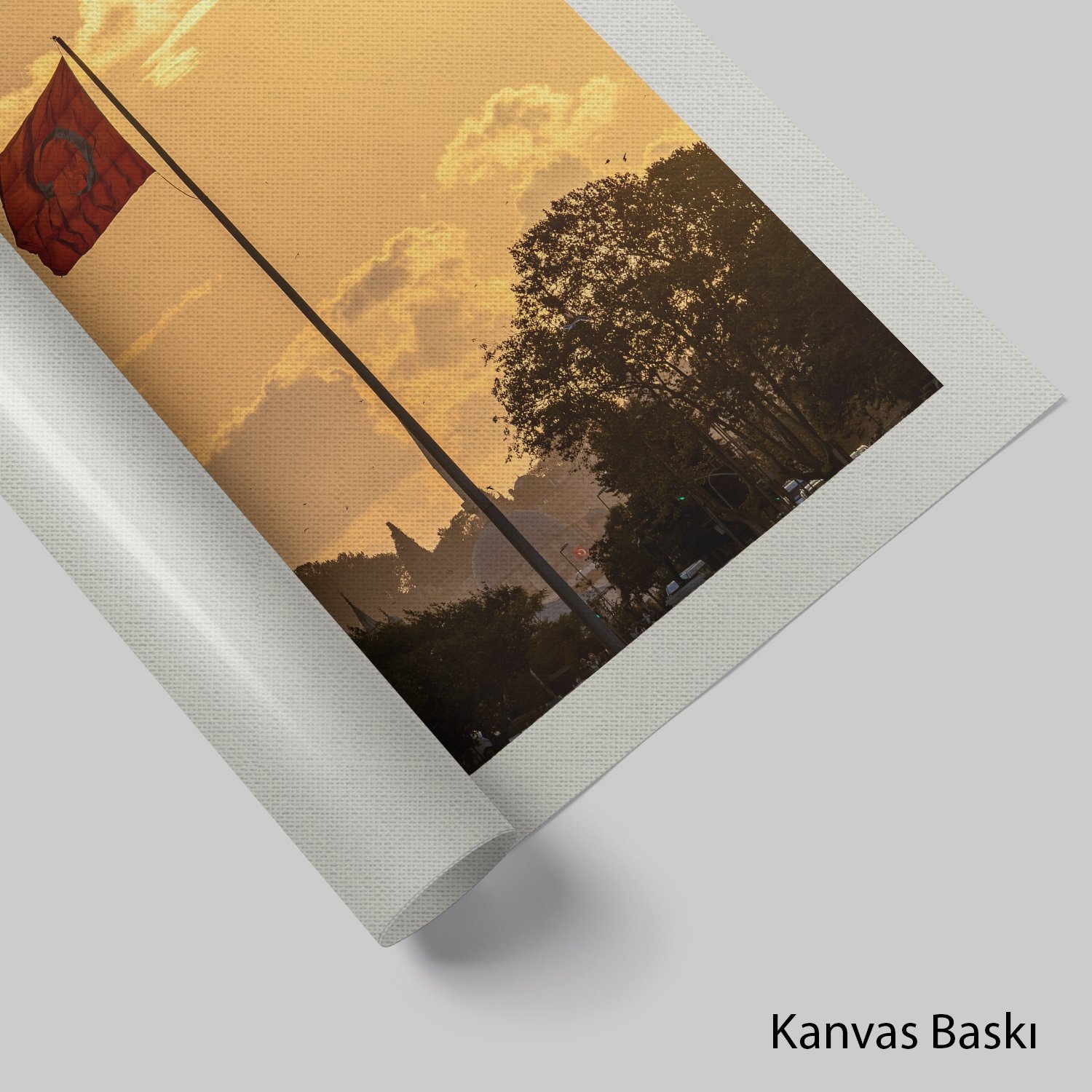 Süleymaniye Camii ve Türk Bayrağı