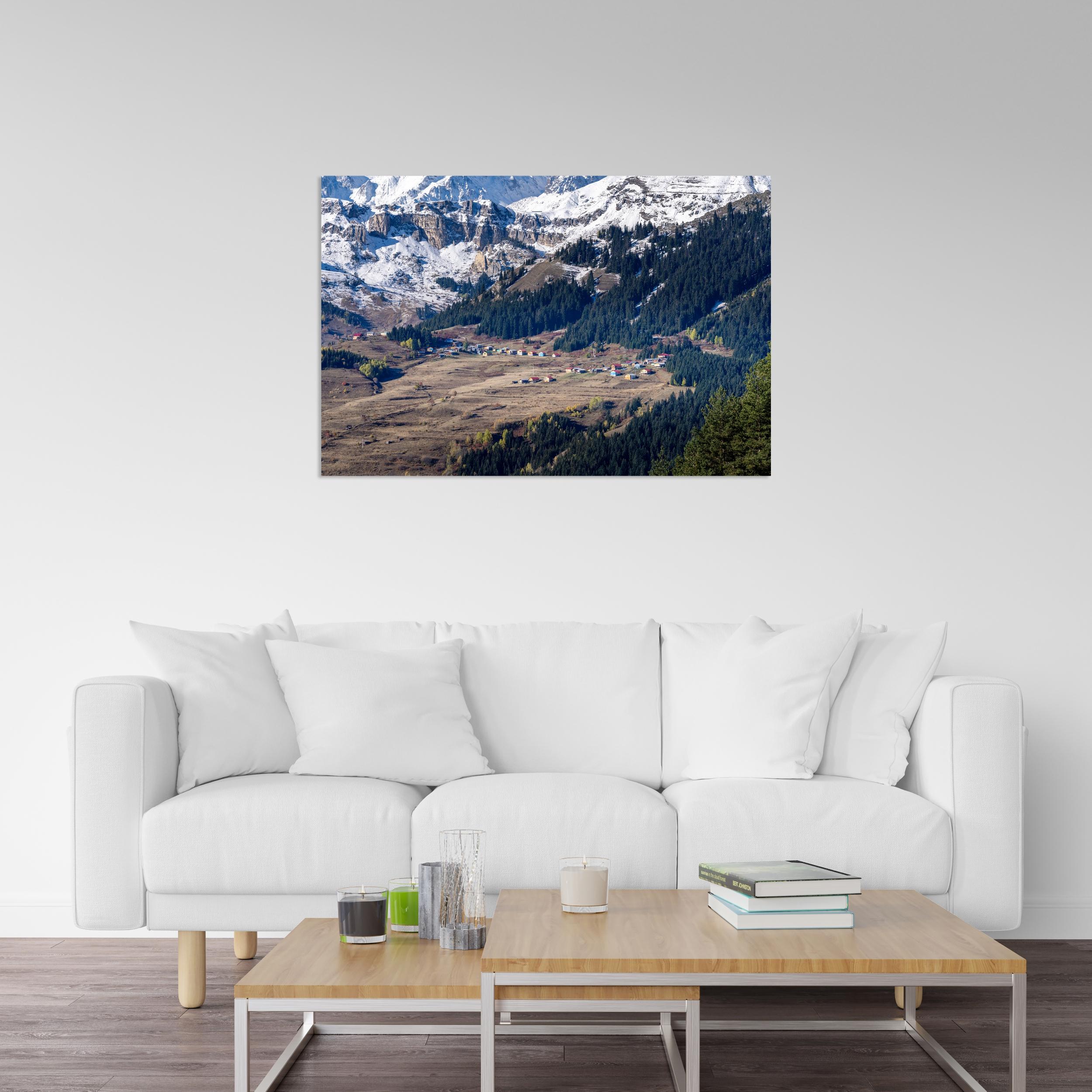 Karlı Dağlar ve Yayla Evleri