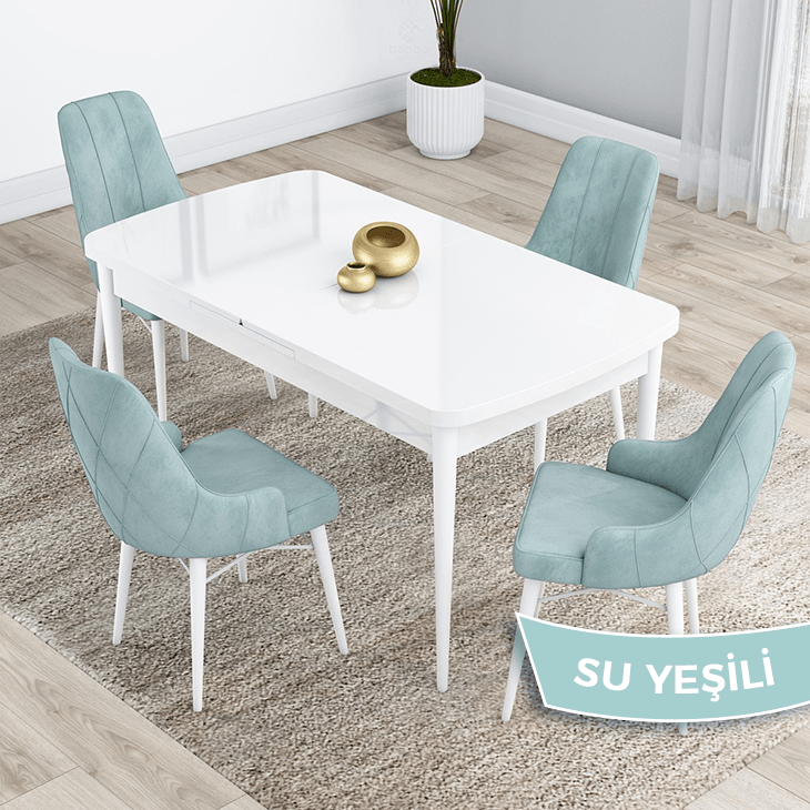 beyaz masa sandalye su yeşili