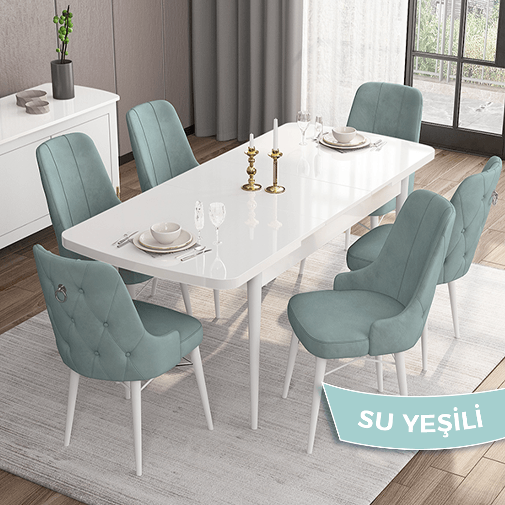 beyaz masa sandalye su yeşili