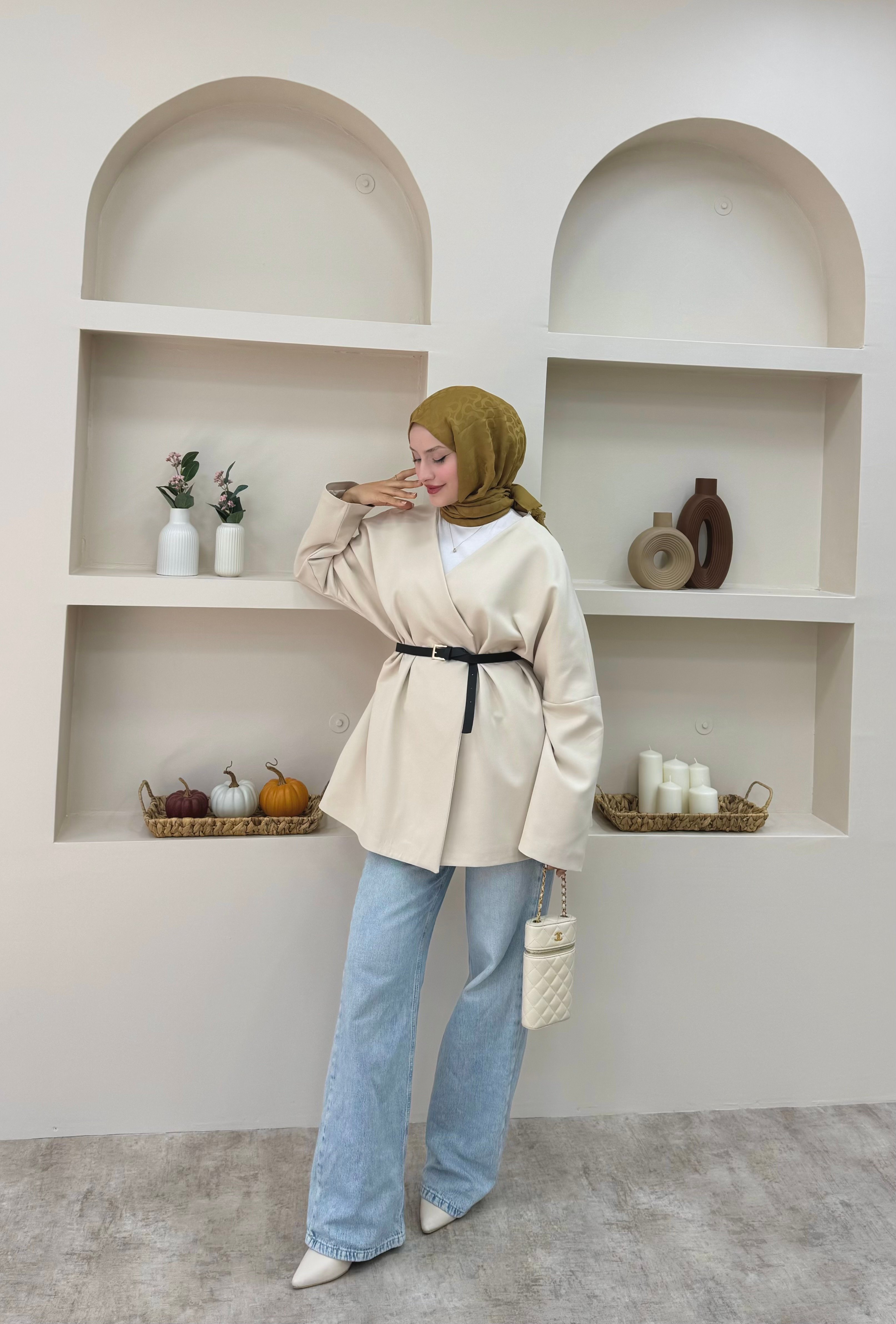 Kruvaze Yaka Kemerli Blazer Ceket  - Krem