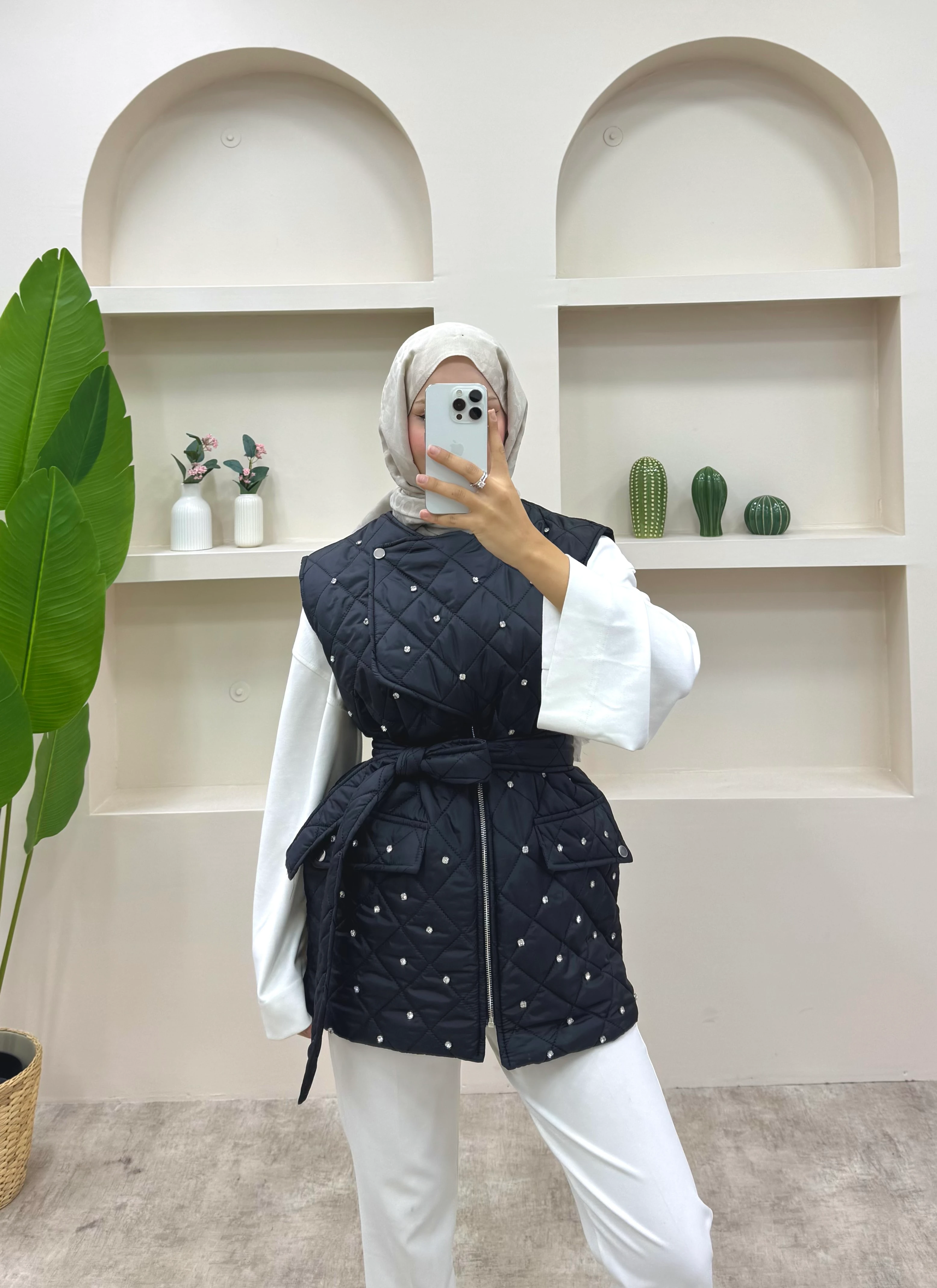 Taşlı Bağlamalı Yelek - Siyah