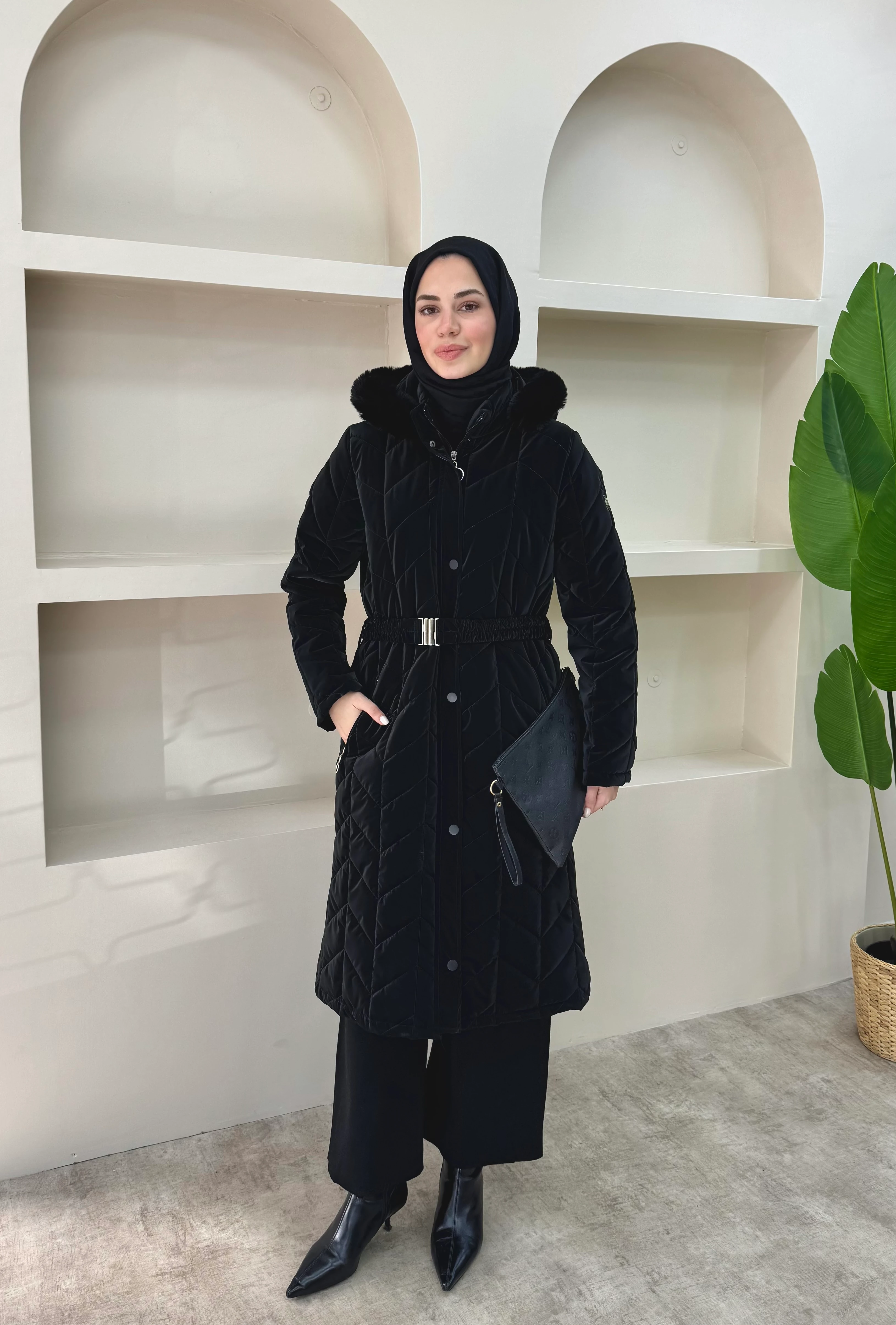 Yakası Kürklü Premium Kapitone Mont  - Siyah