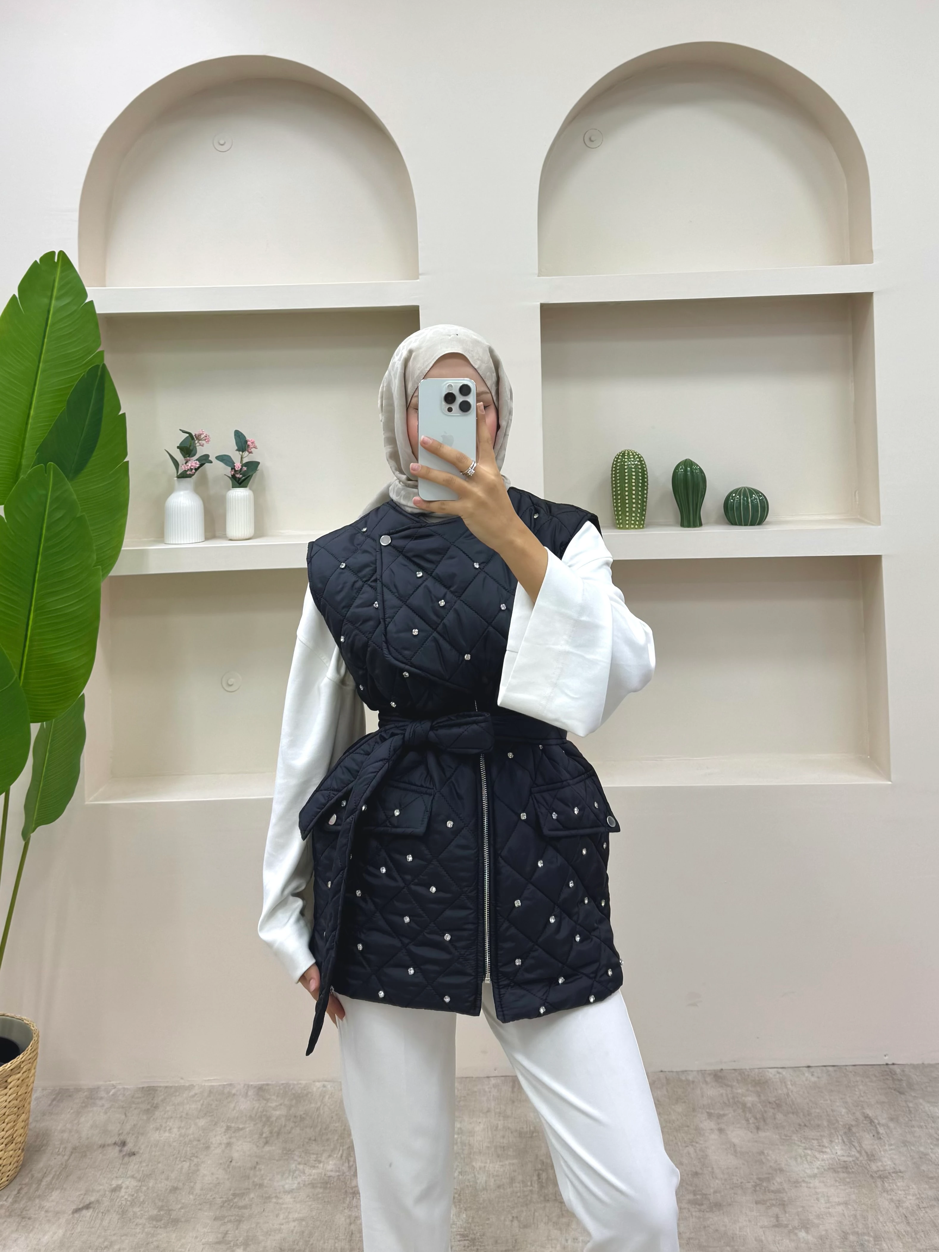 Taşlı Bağlamalı Yelek - Siyah