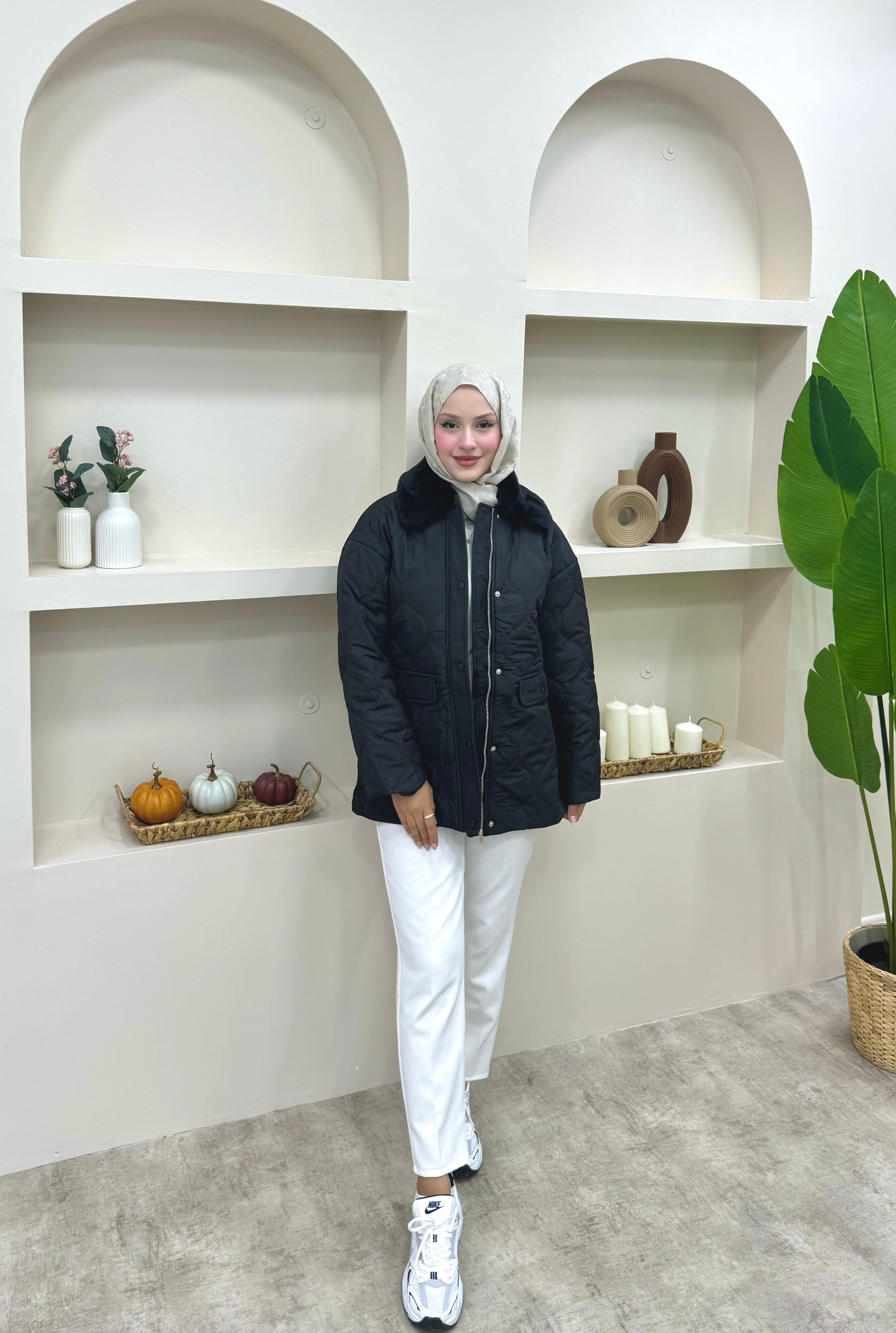 Yakası Kürklü Şişme Mont - Siyah