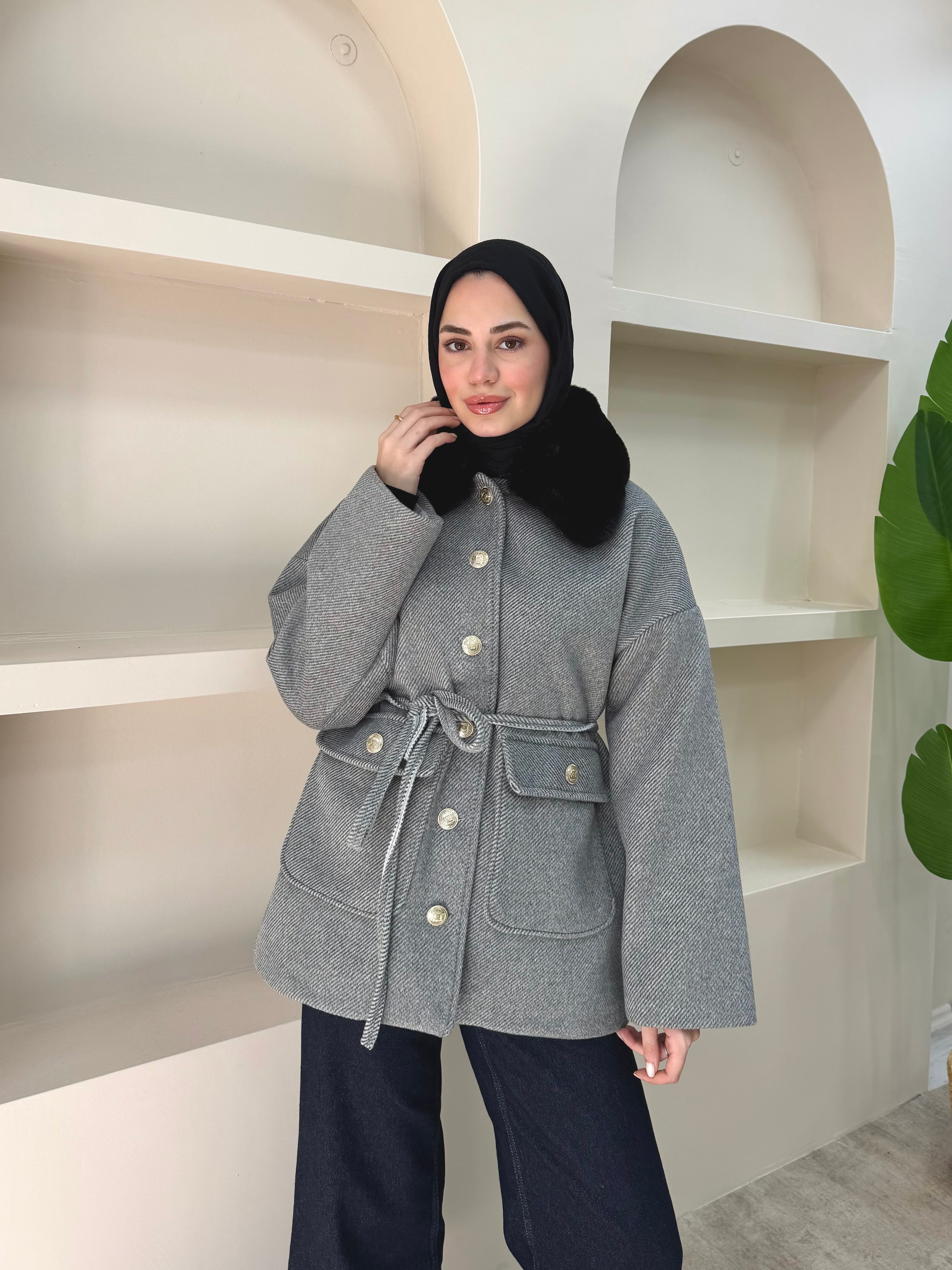 Yakası Kürklü Kaşe Kaban