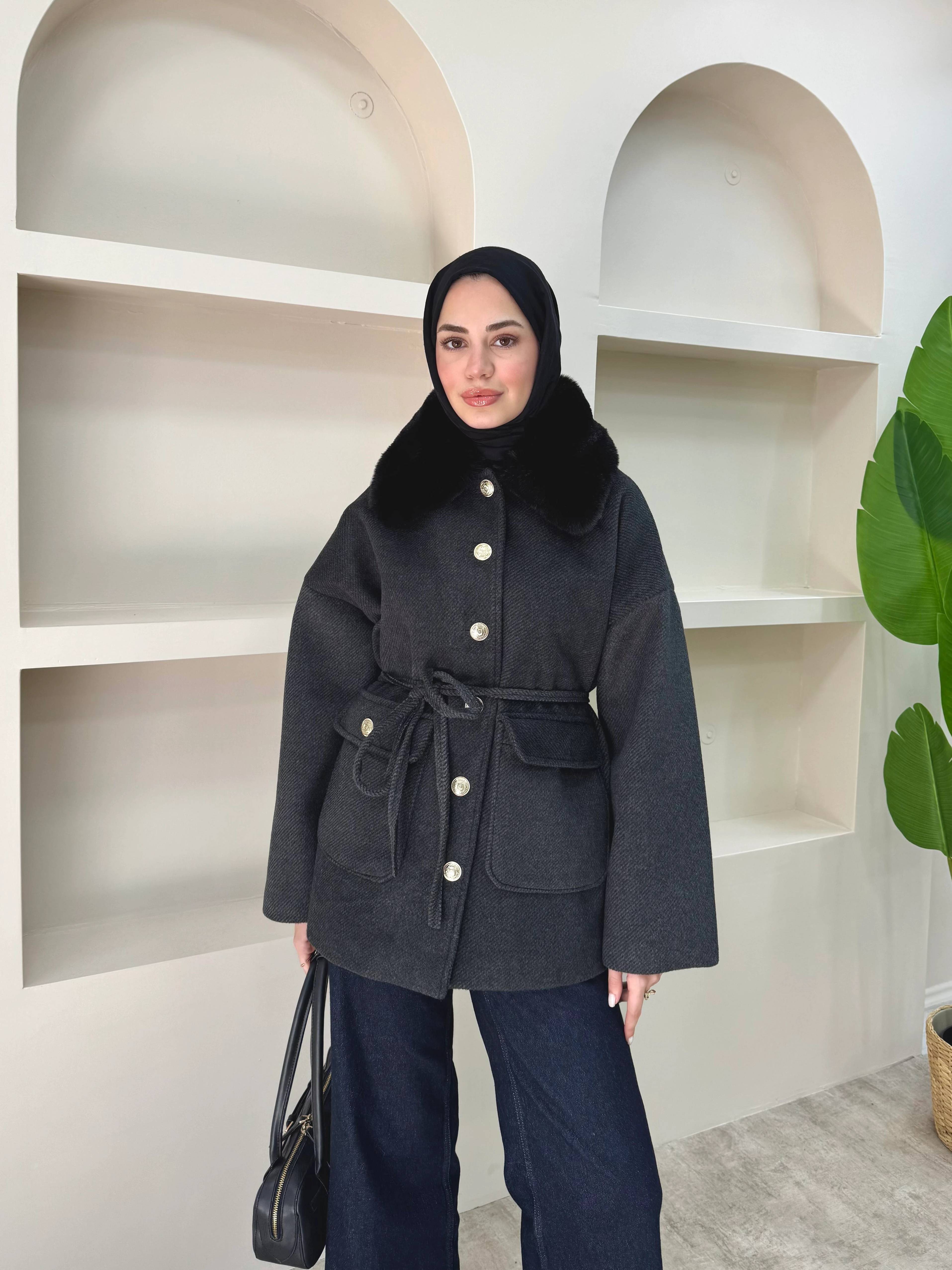 Yakası Kürklü Kaşe Kaban - Siyah