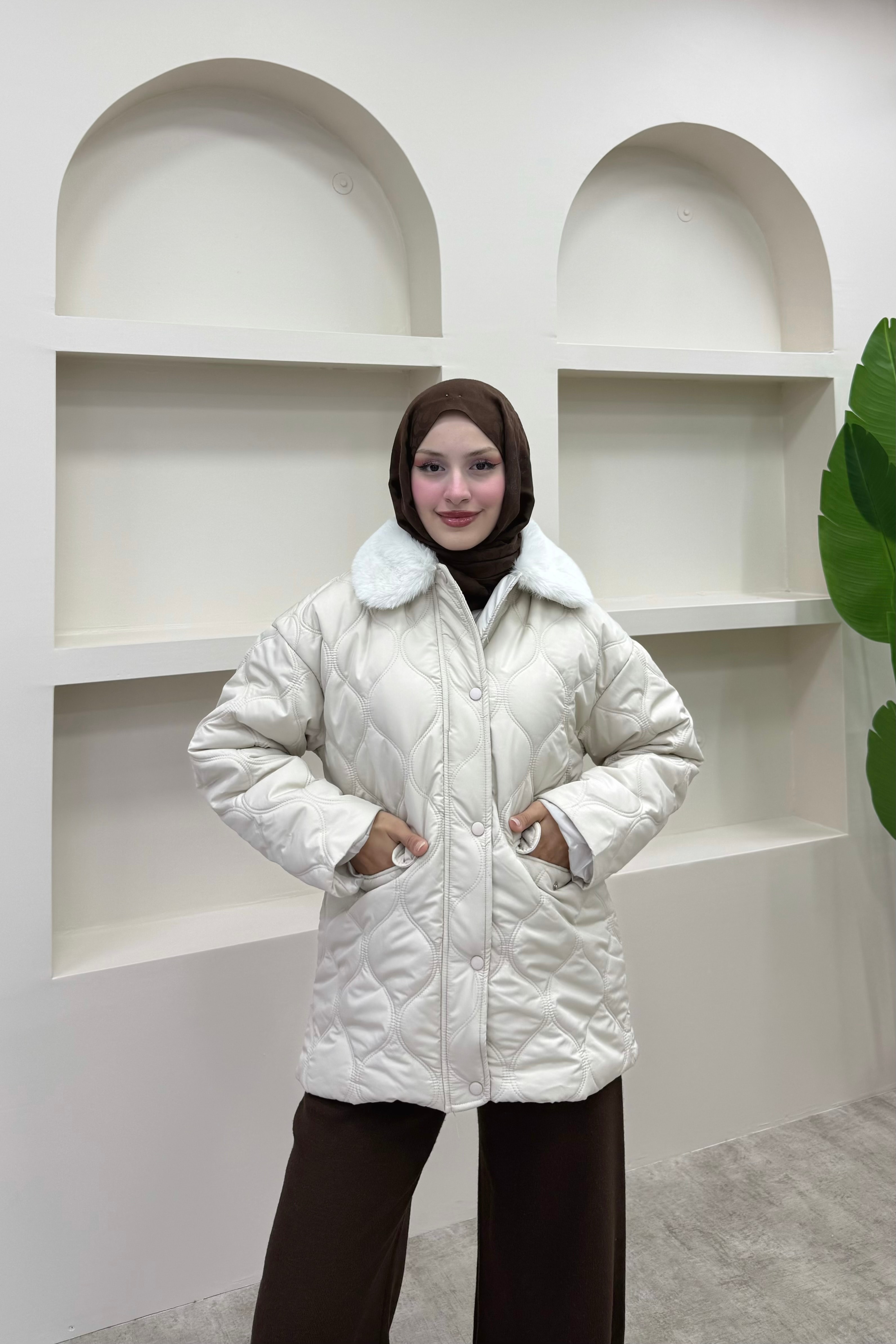 Yakası Kürklü Şişme Mont - Krem