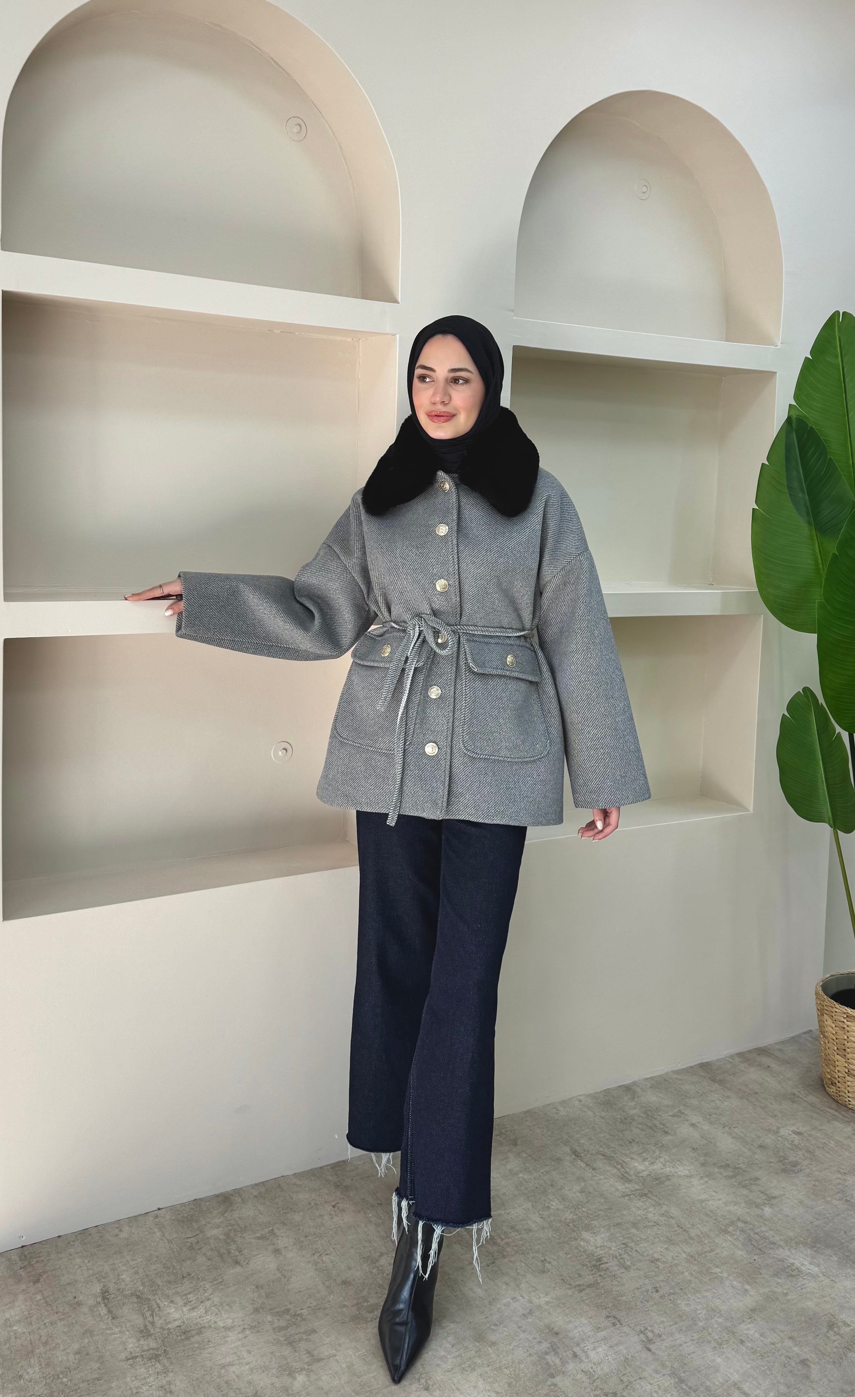 Yakası Kürklü Kaşe Kaban