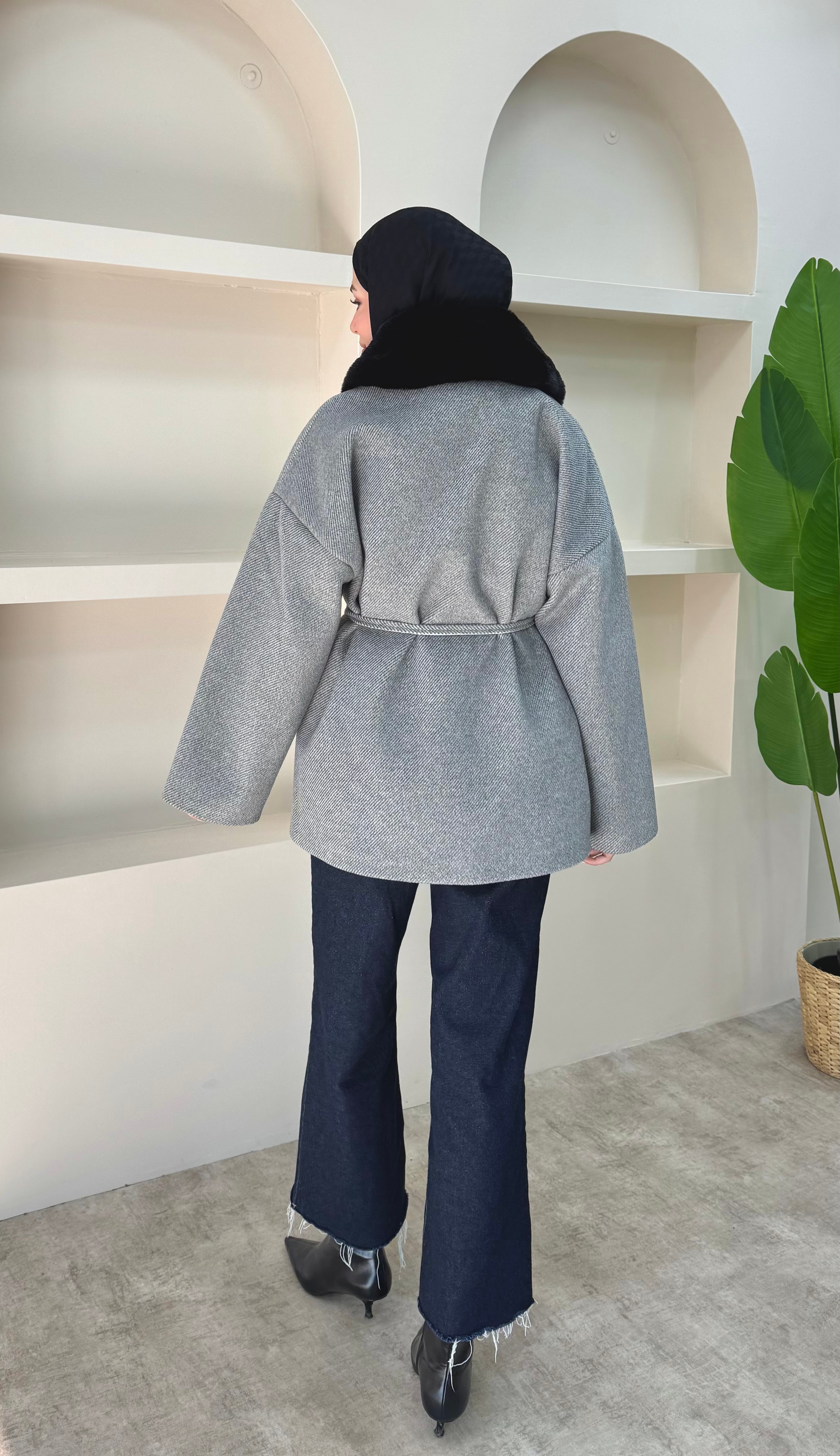 Yakası Kürklü Kaşe Kaban