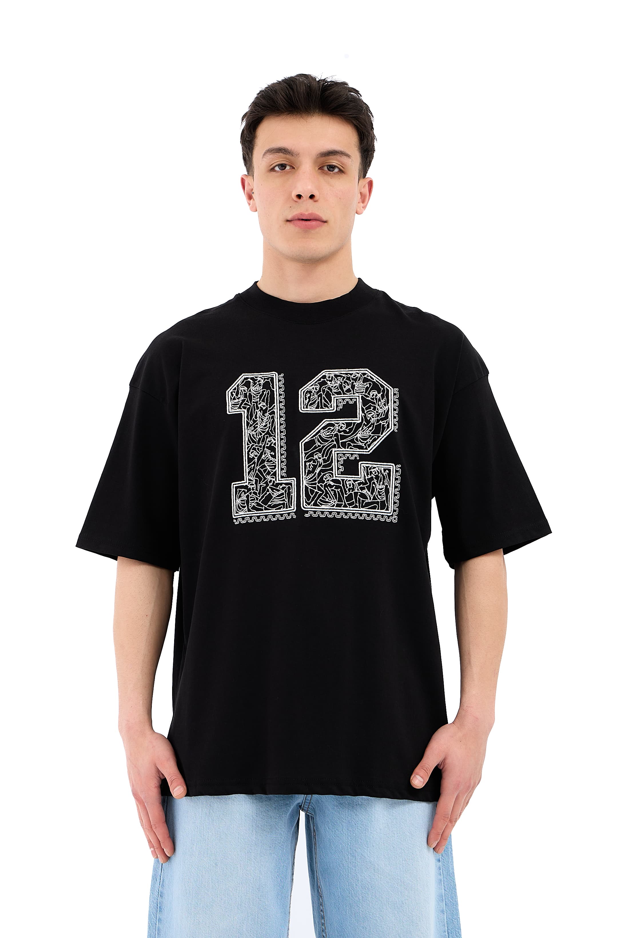 12 Nakış Detay Oversize Tişört