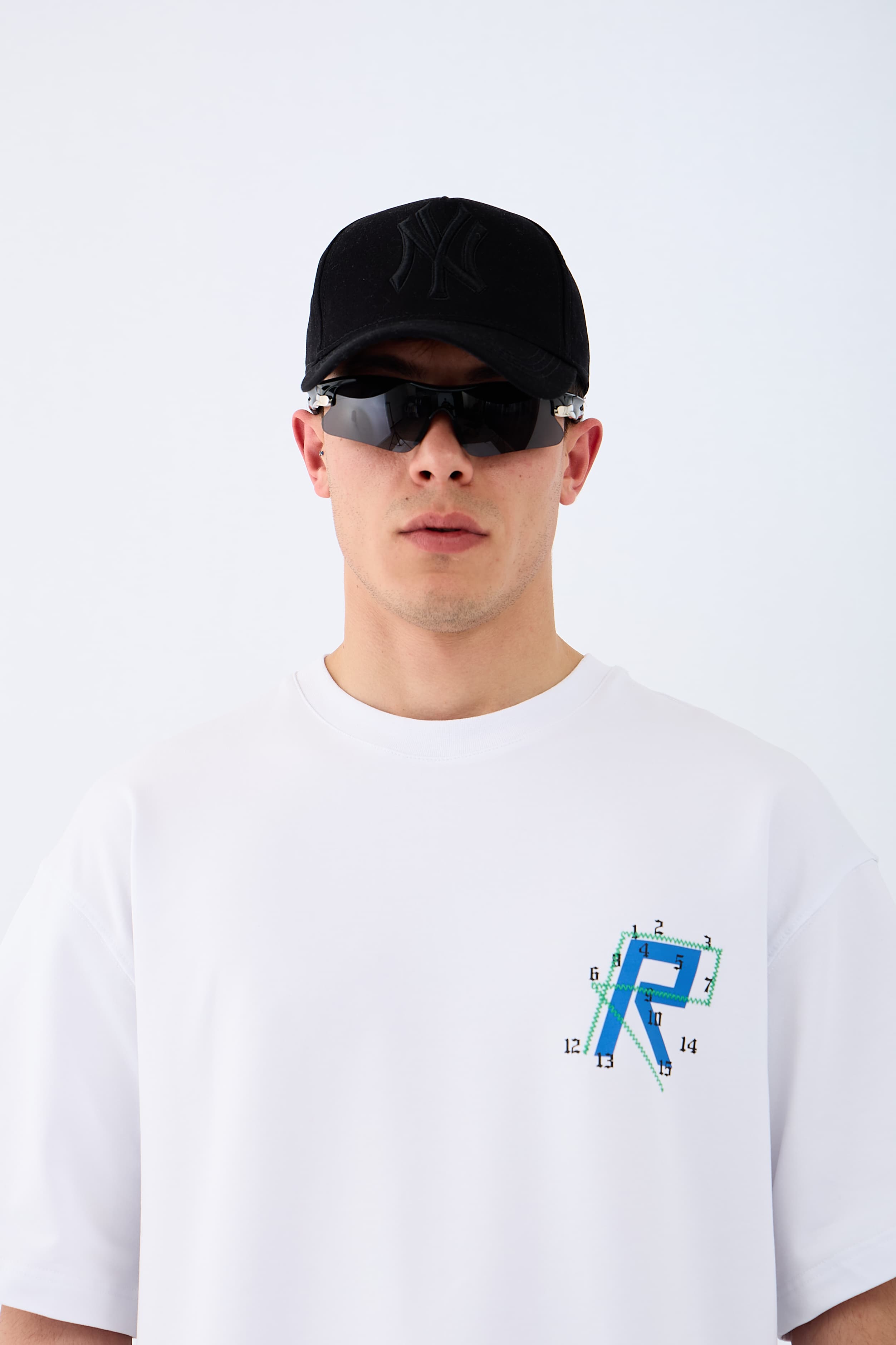 R Harf Nakışlı Premium Oversize Tişört - BEYAZ