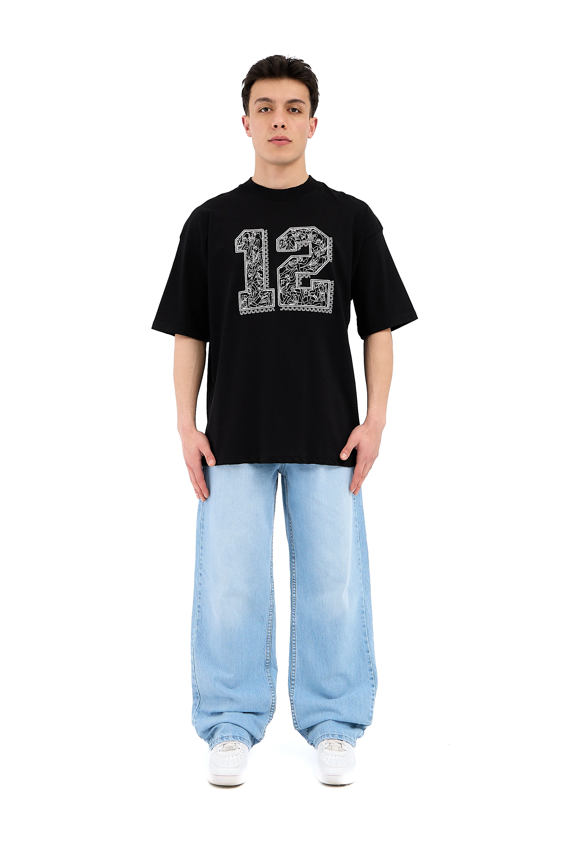 12 Nakış Detay Oversize Tişört