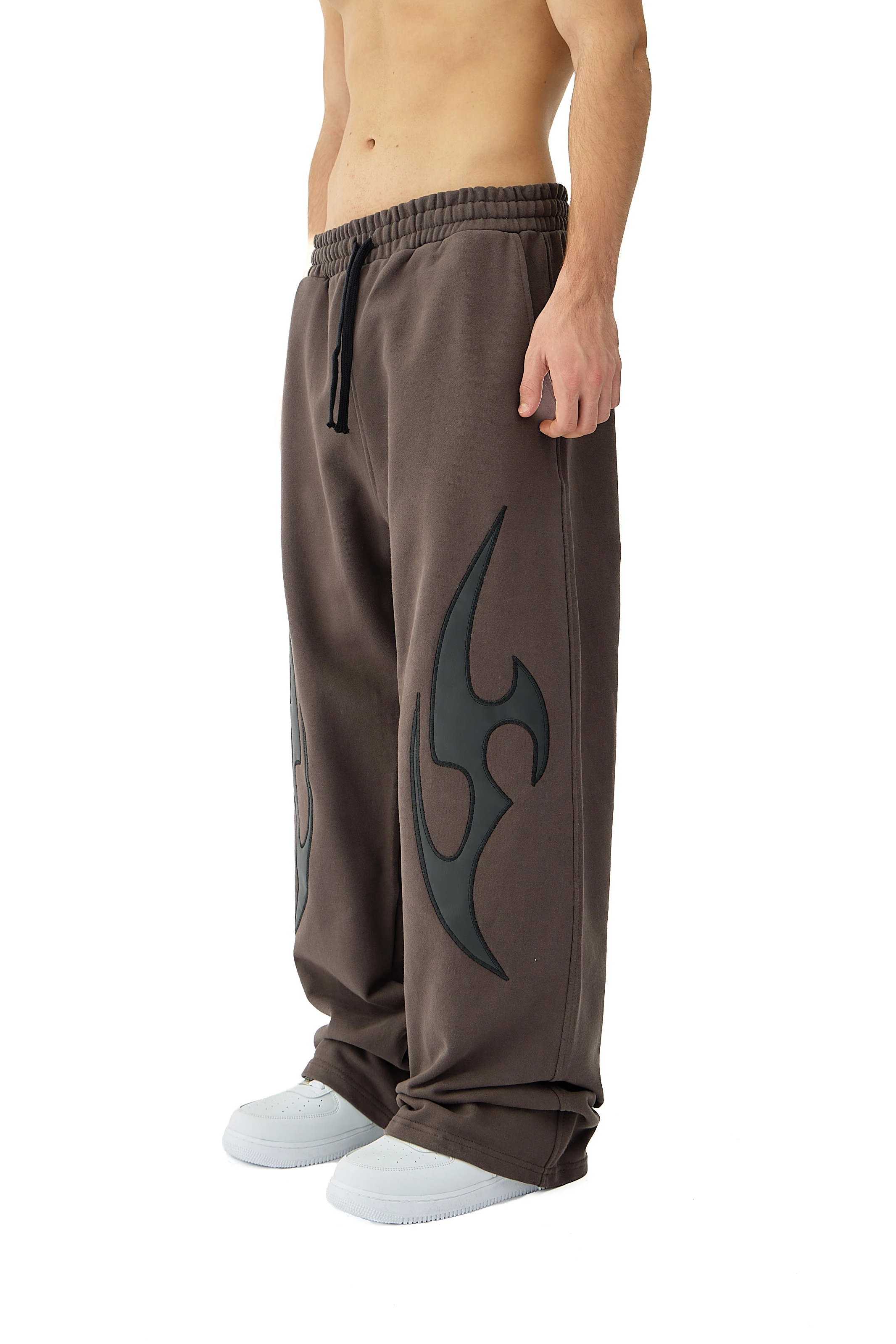 Blade Deri Nakış Detaylı Premium Sweatpant - KAHVERENGİ