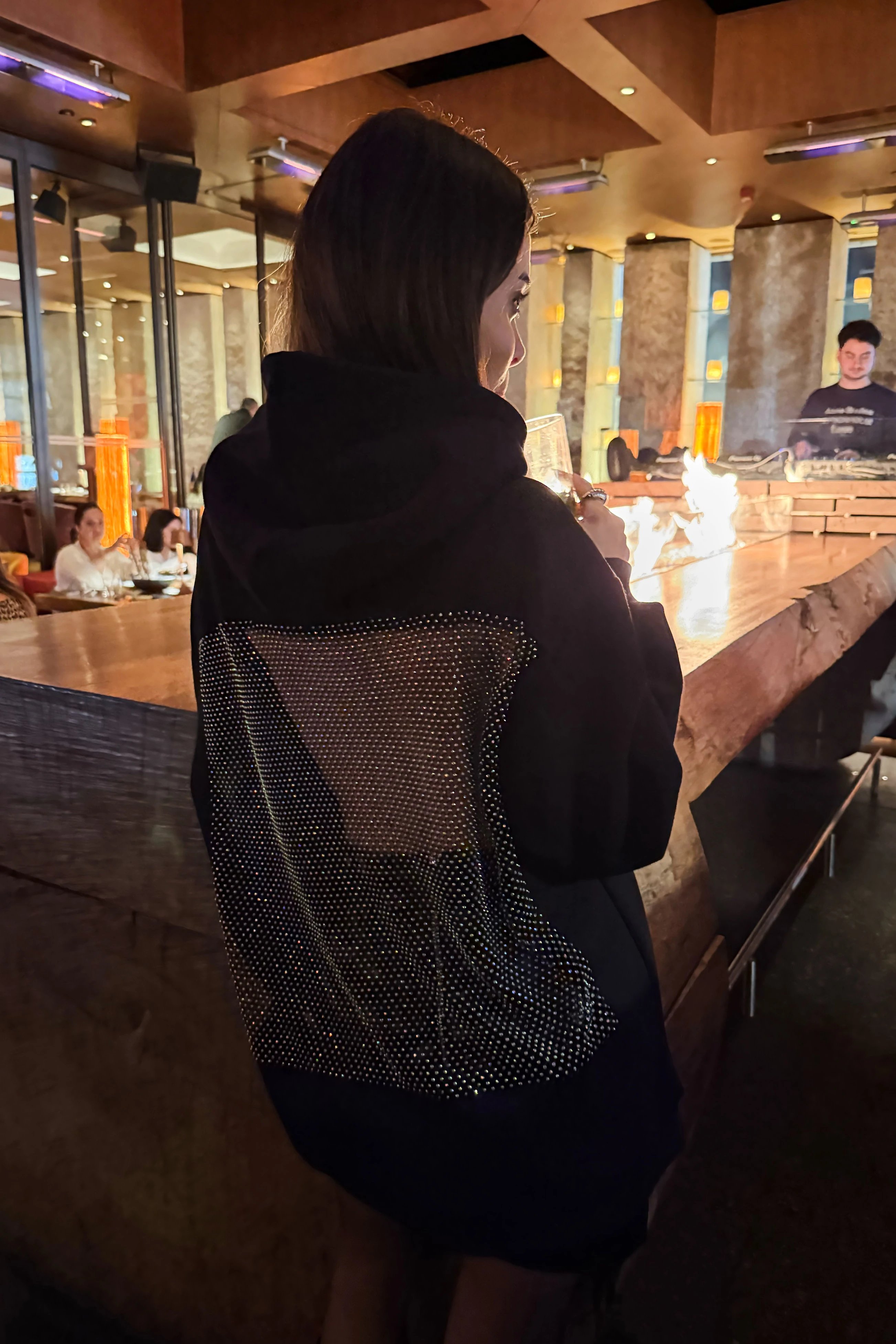 Radiantlady Sırt Tül Üzerine Hologram Taş Detay Hoodie - SİYAH