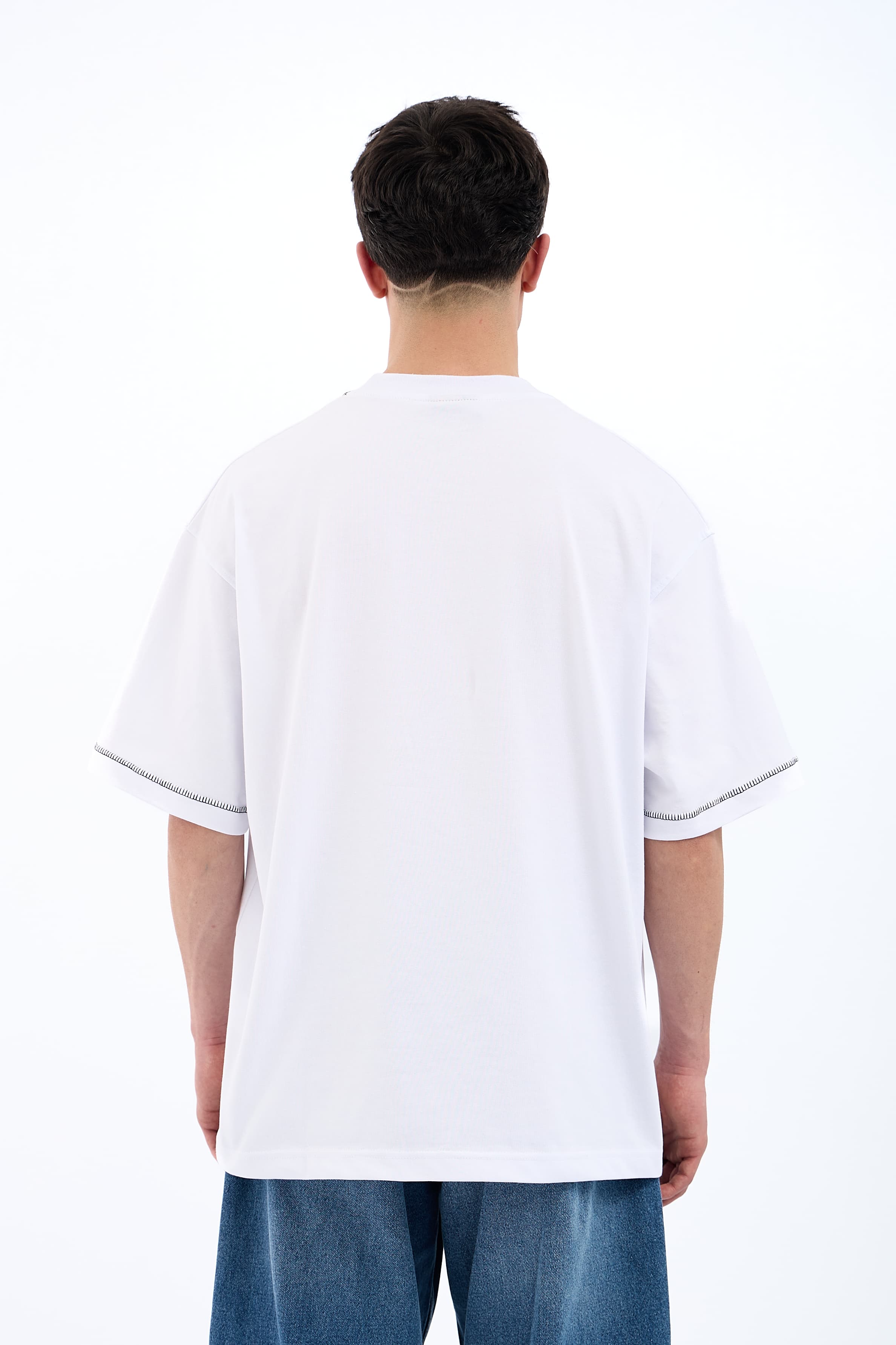 LineArt Nakışlı Premium Oversize Tişört - BEYAZ