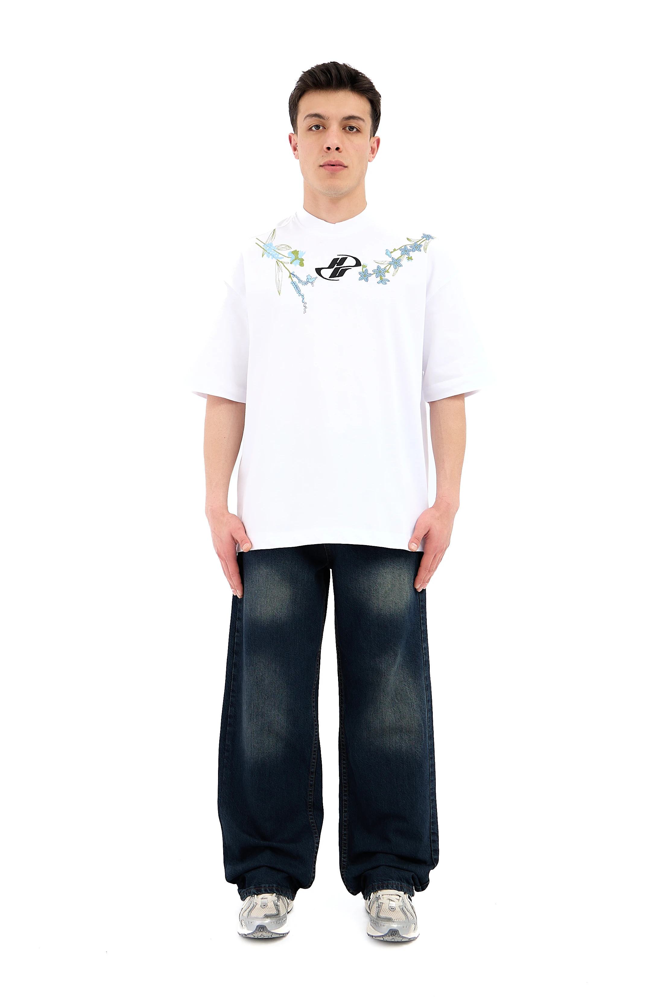 Çiçek Nakış Detay Oversize Tişört