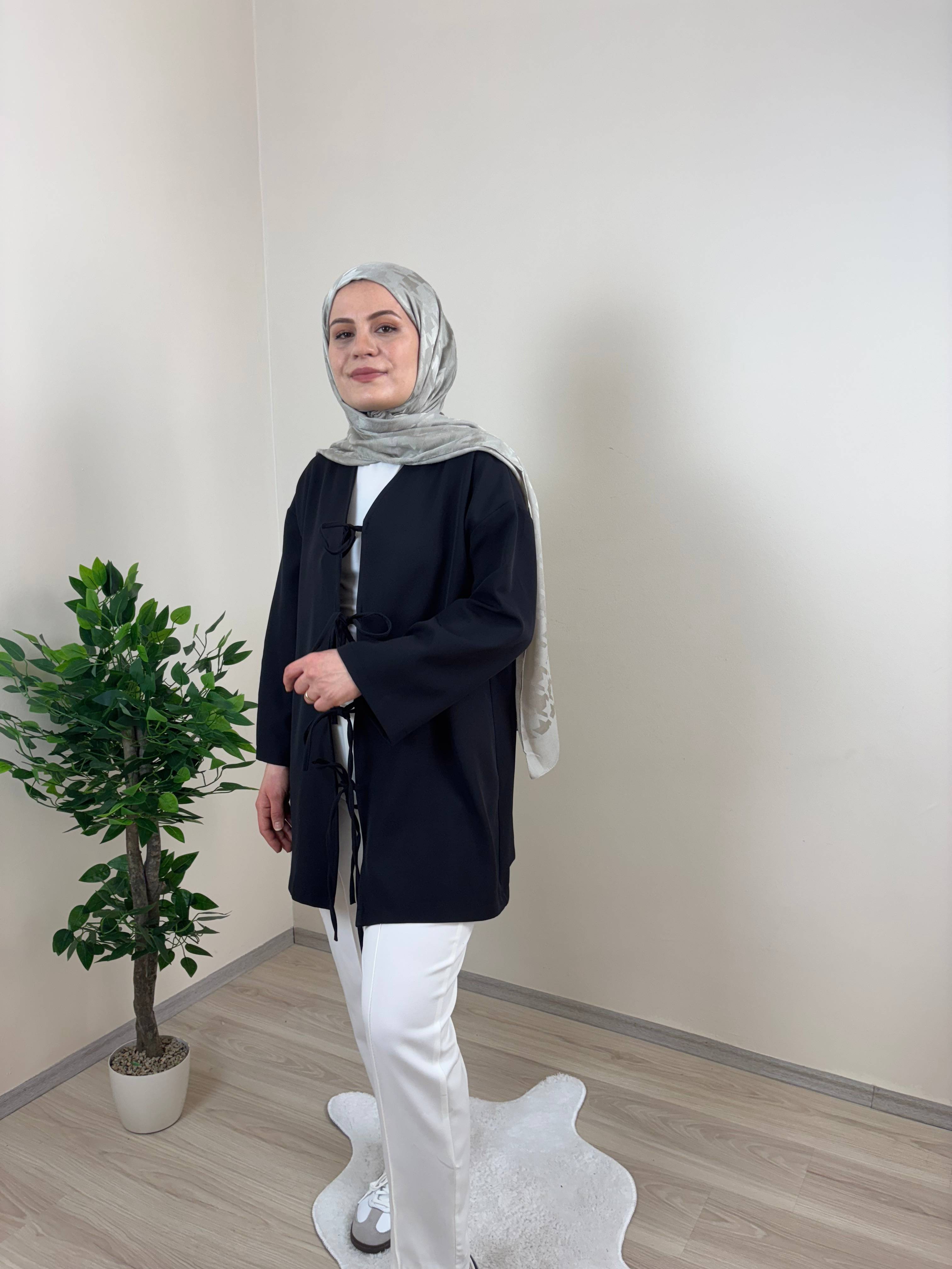 Önden Bağlamalı Kap - Siyah