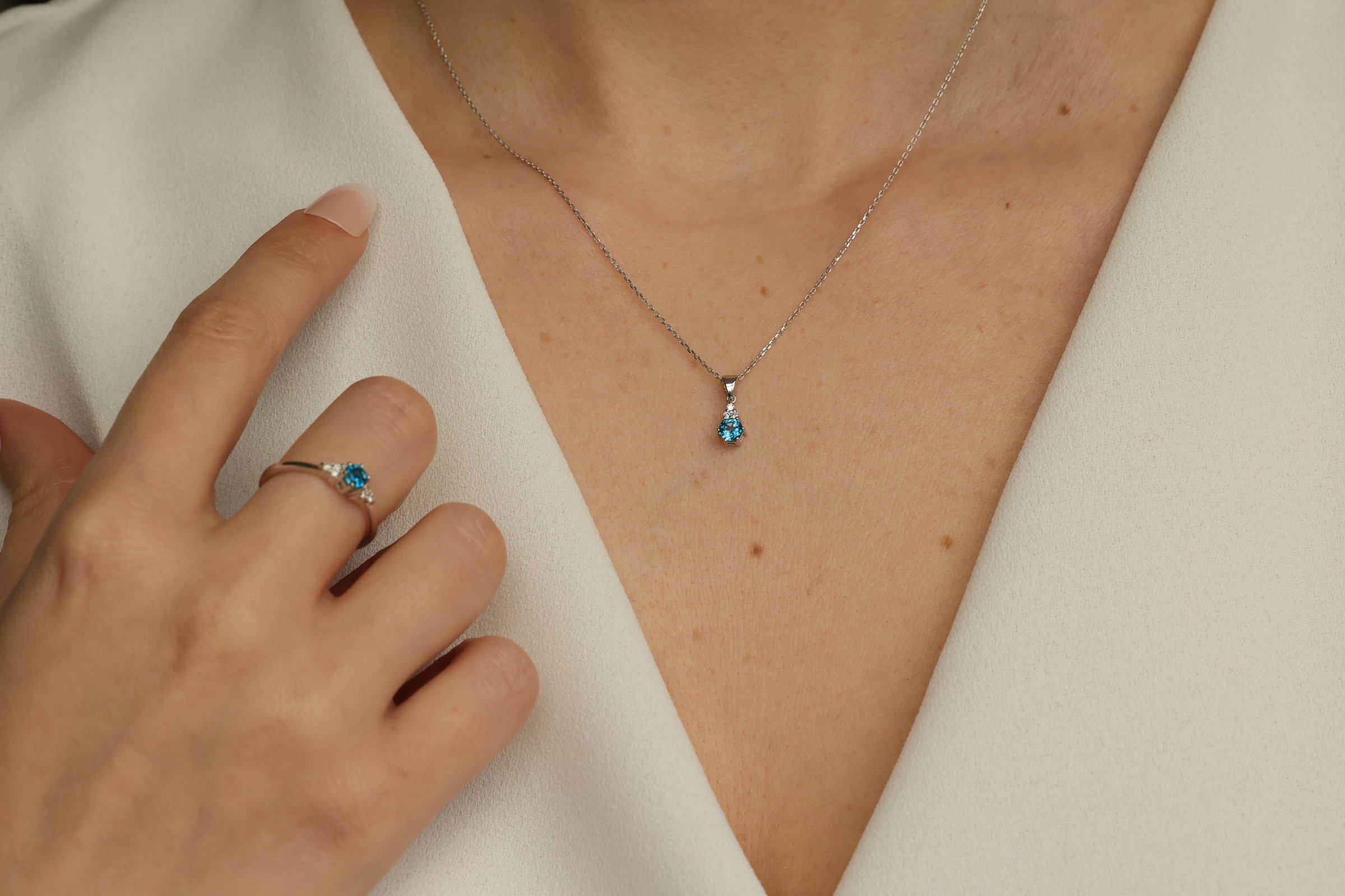 Blue Topaz Pırlanta Kolye