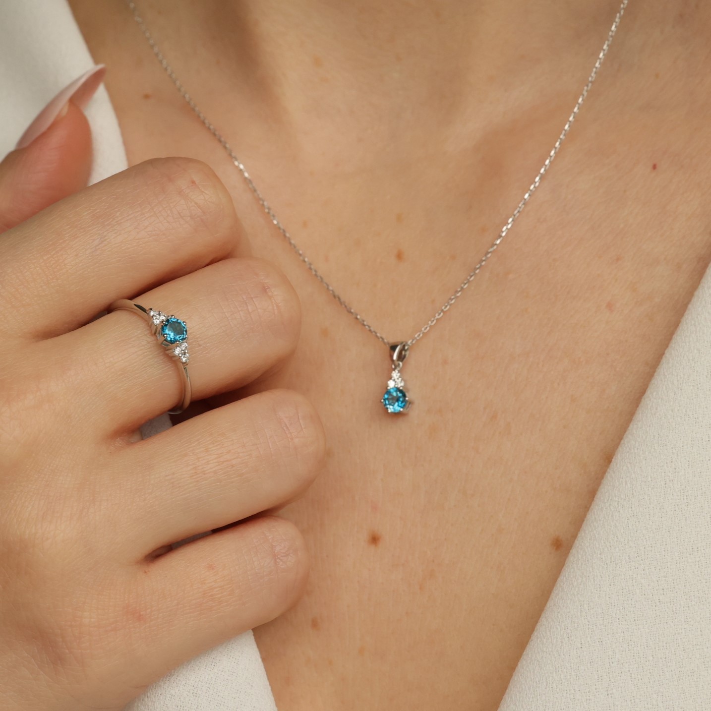 Blue Topaz Pırlanta Kolye