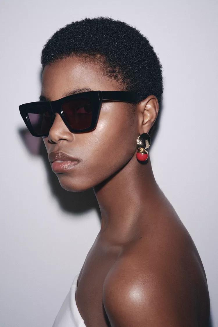 Kırmızı Detaylı ZR model Gold Küpe