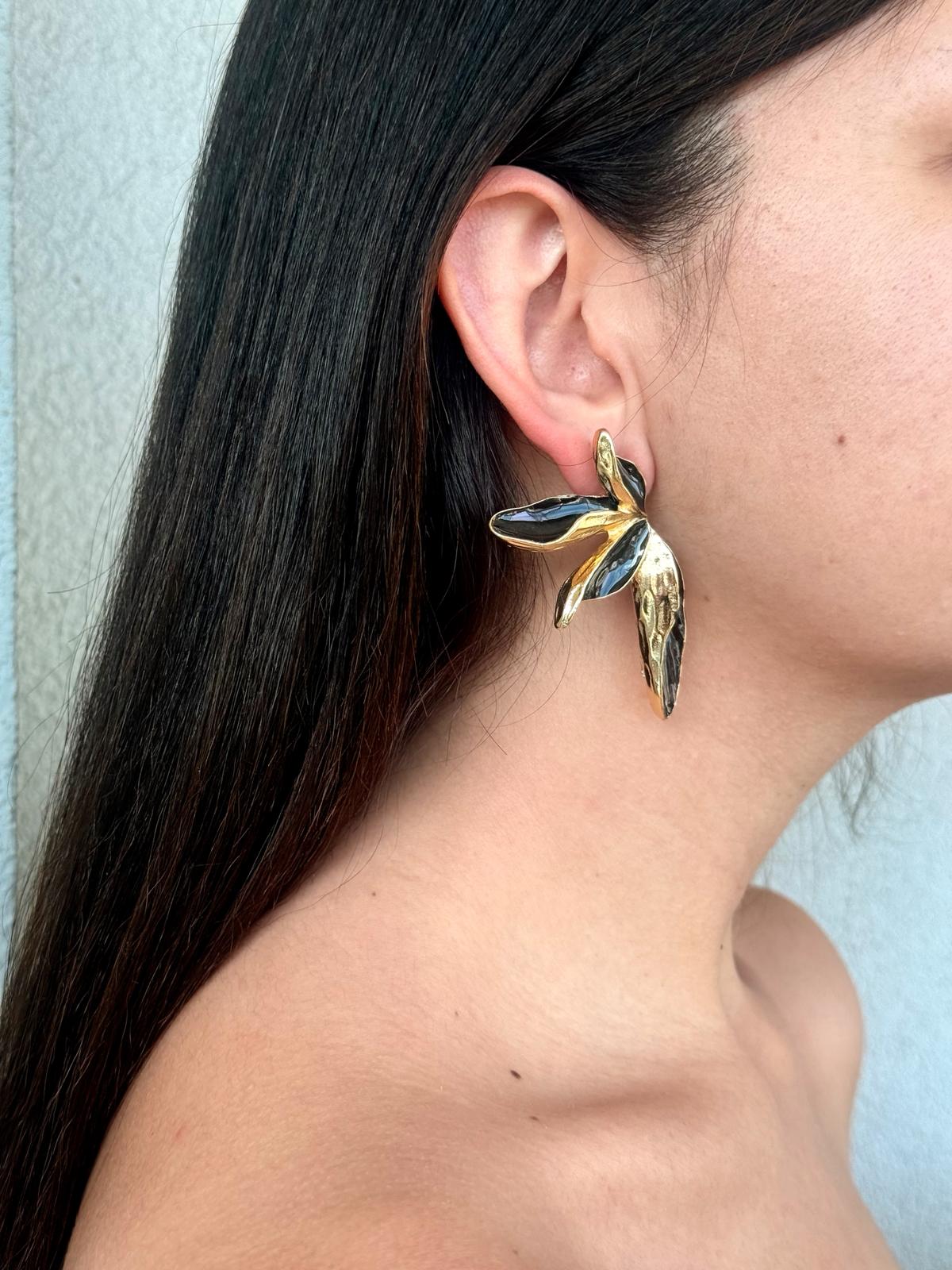 Siyah Altın Yaprak Model Asimetrik Küpe