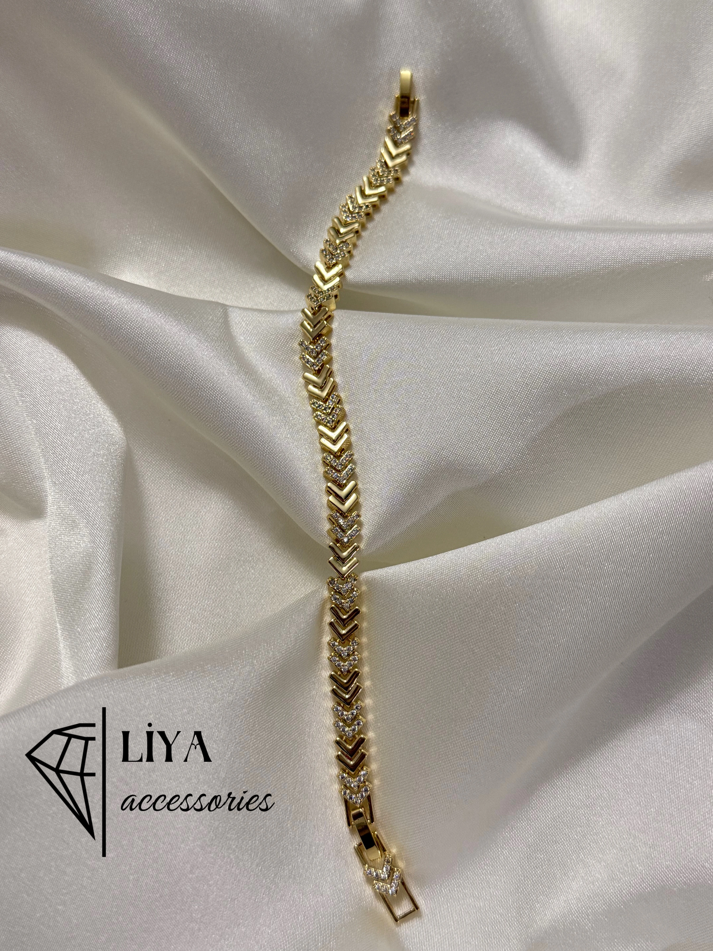 Taşlı Oklu Model Çelik Bileklik