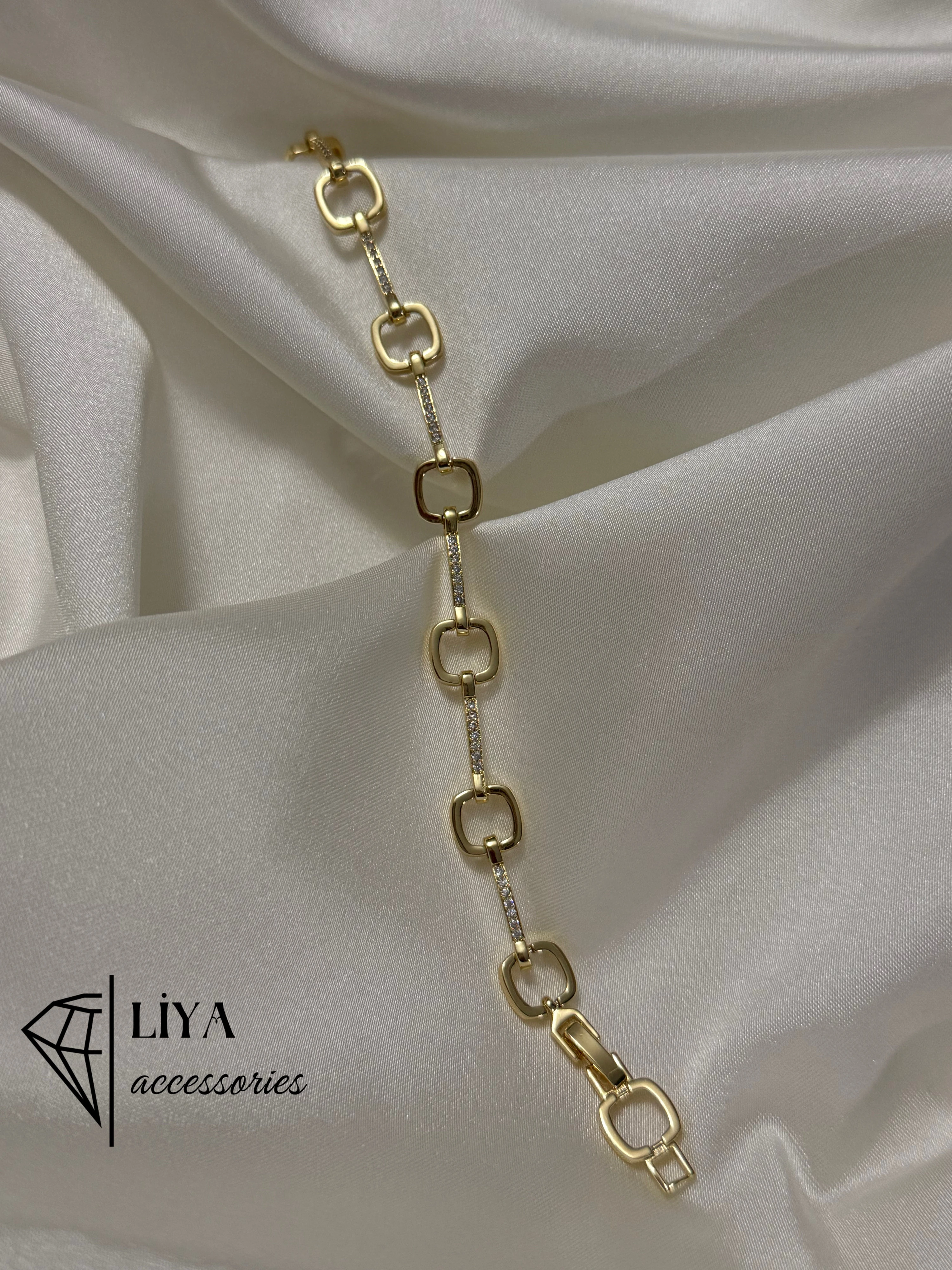 Kare Model Taşlı Çelik Bileklik