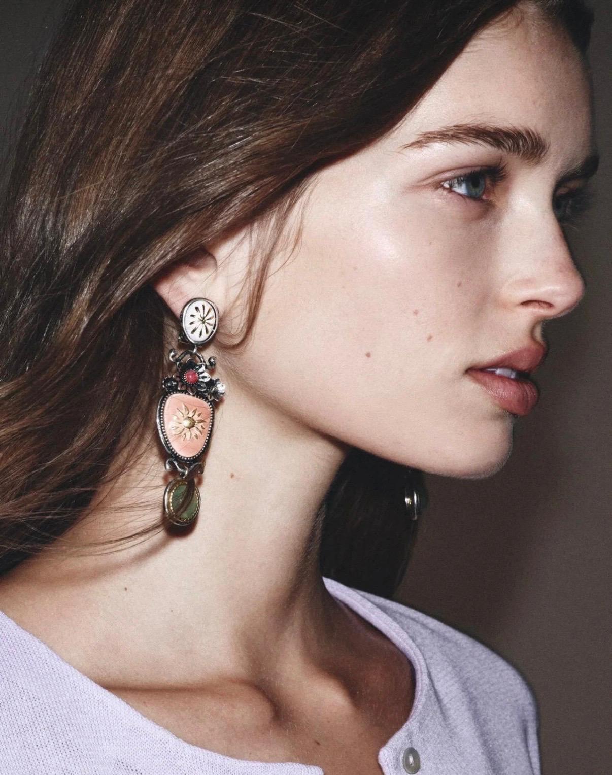 Trend Model Zr Çiçekli Küpe