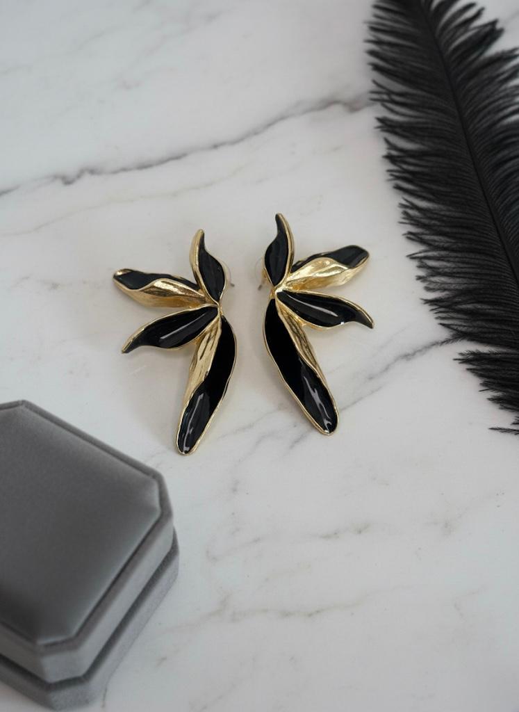 Siyah Altın Yaprak Model Asimetrik Küpe