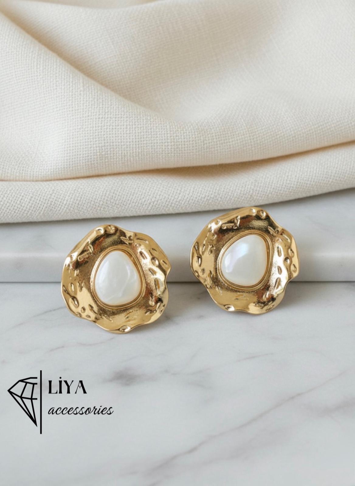 Kadın İnci Görünümlü Gold Renk Vintage Küpe