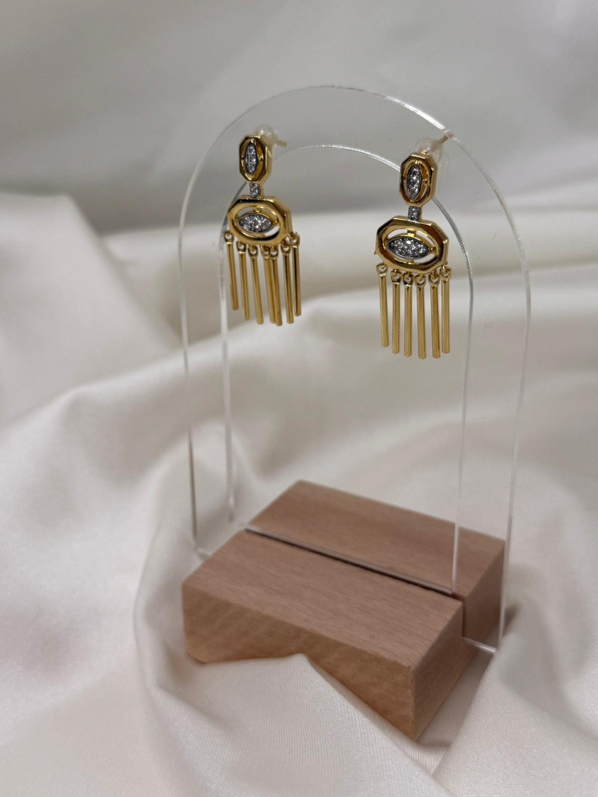 Kadın Altın Renk Sallantılı Taş Detaylı Modern Tasarım Çelik Küpe