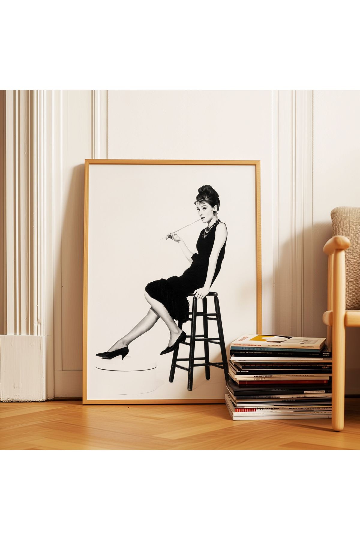 Audrey Hepburn - Siyah Beyaz Poster - Tablo Ölçülerinde Çerçevesiz Poster