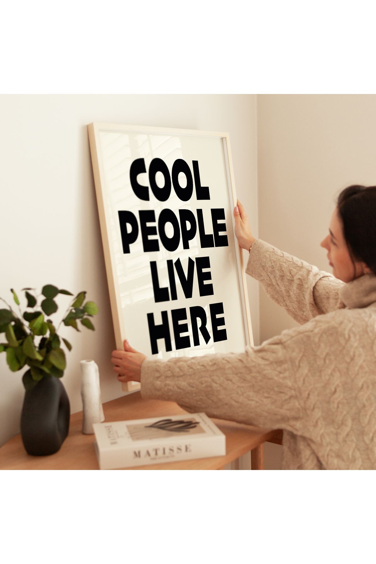 COOL PEOPLE LIVE HERE Poster – Modern Tipografi Duvar Yazısı - Çerçevesiz Poster