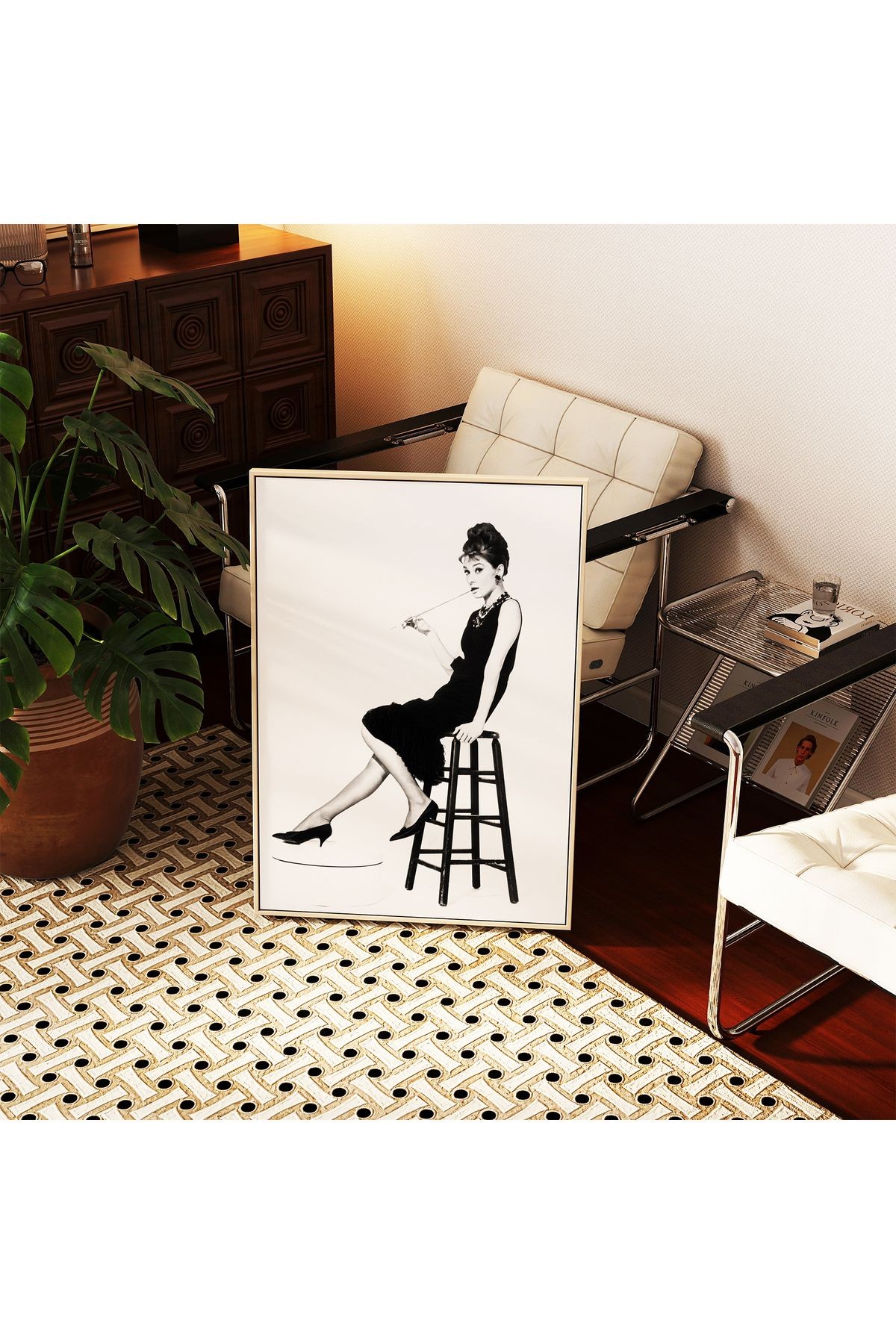 Audrey Hepburn - Siyah Beyaz Poster - Tablo Ölçülerinde Çerçevesiz Poster