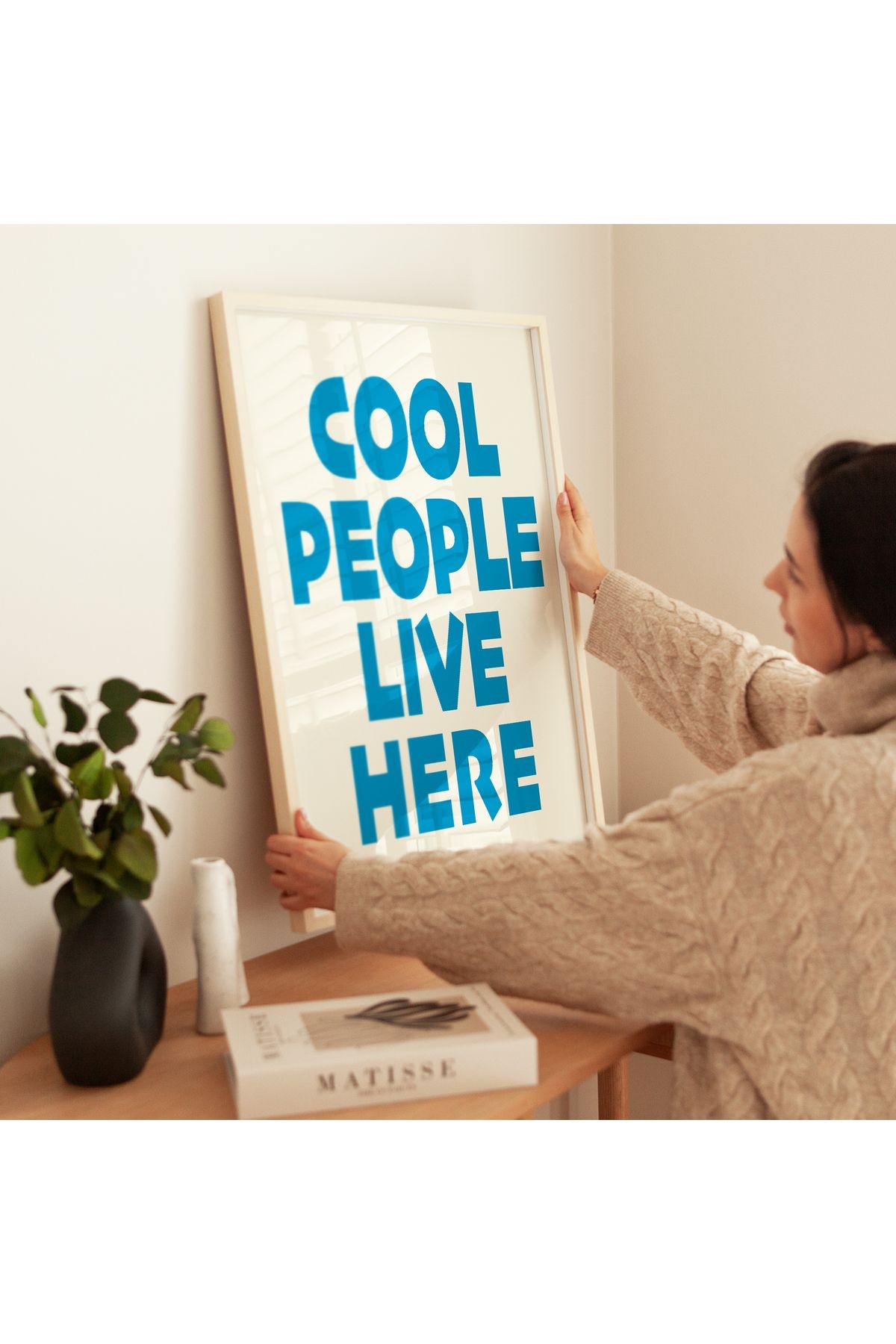 COOL PEOPLE LIVE HERE Poster – Modern Tipografi Duvar Yazısı - Çerçevesiz Poster