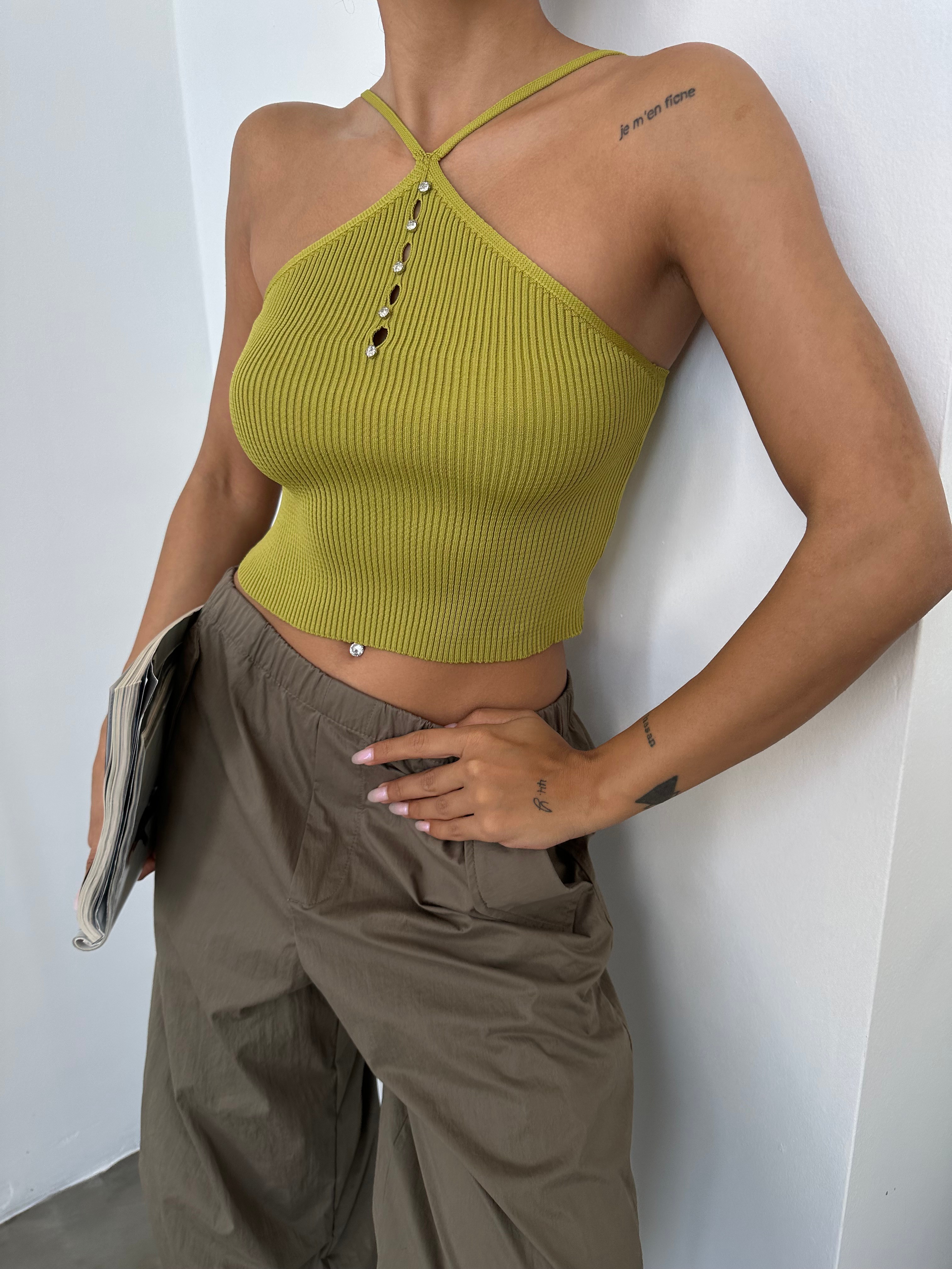 Kadın Çapraz Askılı Taş Detaylı Crop Triko Bluz