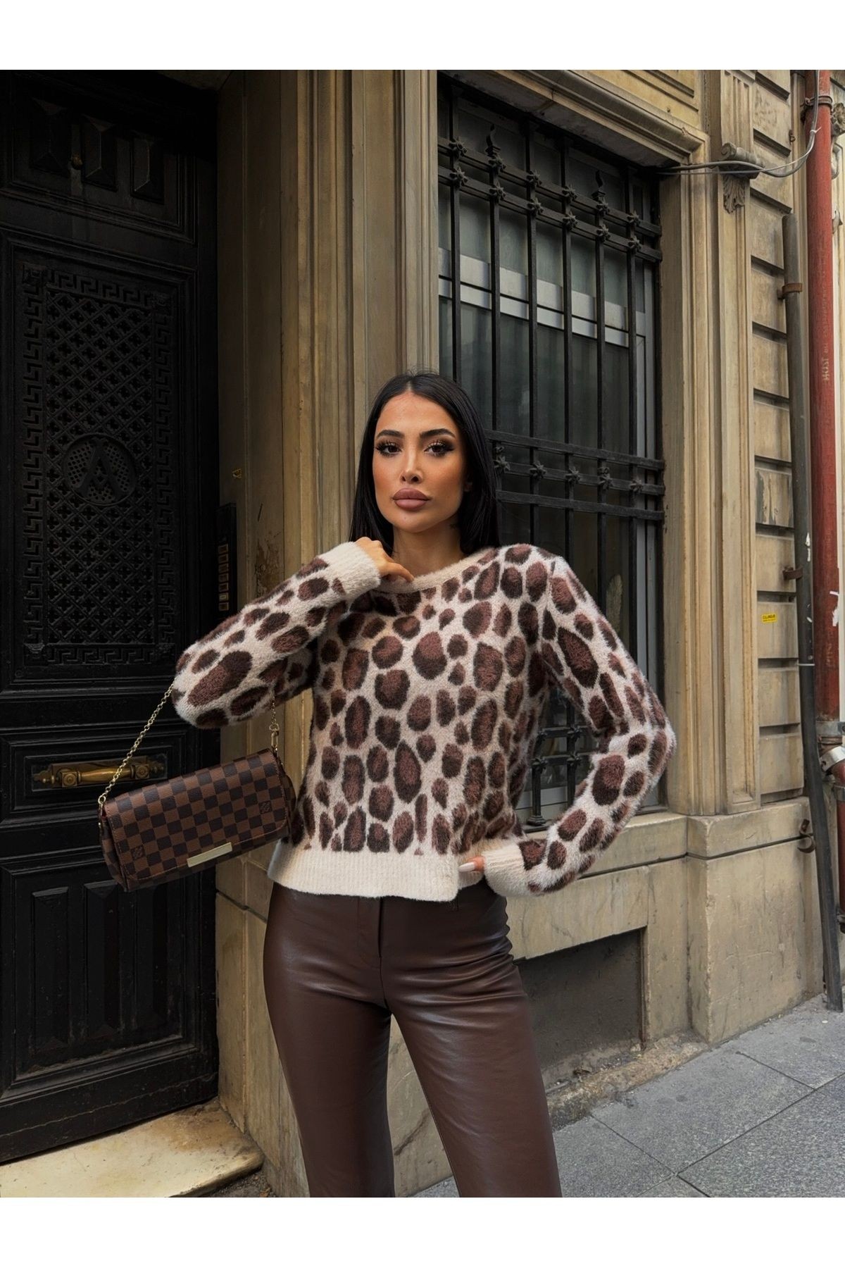 Yumuşak Dokulu Leopar Desenli Triko Kazak