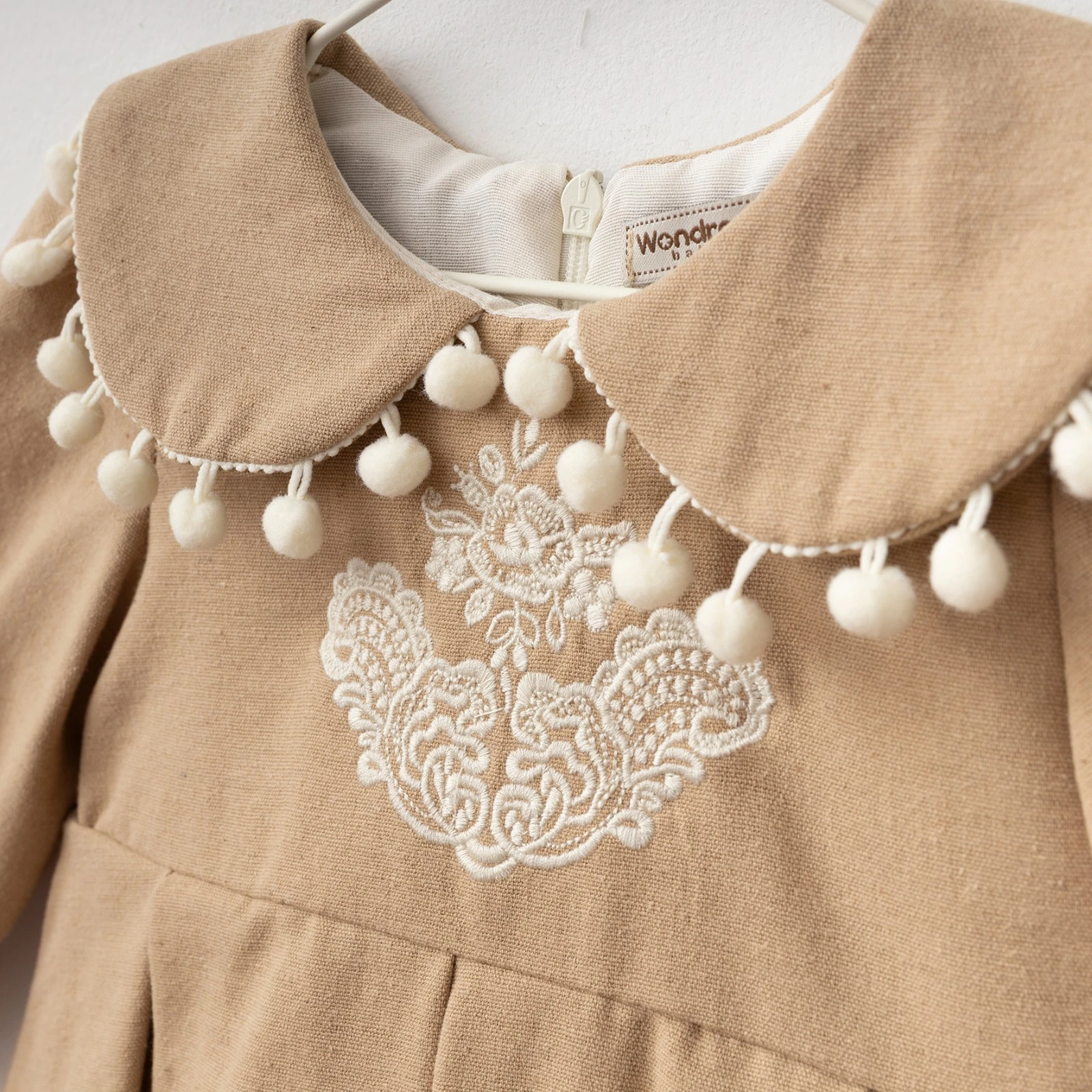 Astarlı Ponponlu Bebe Yaka Detaylı Elbise