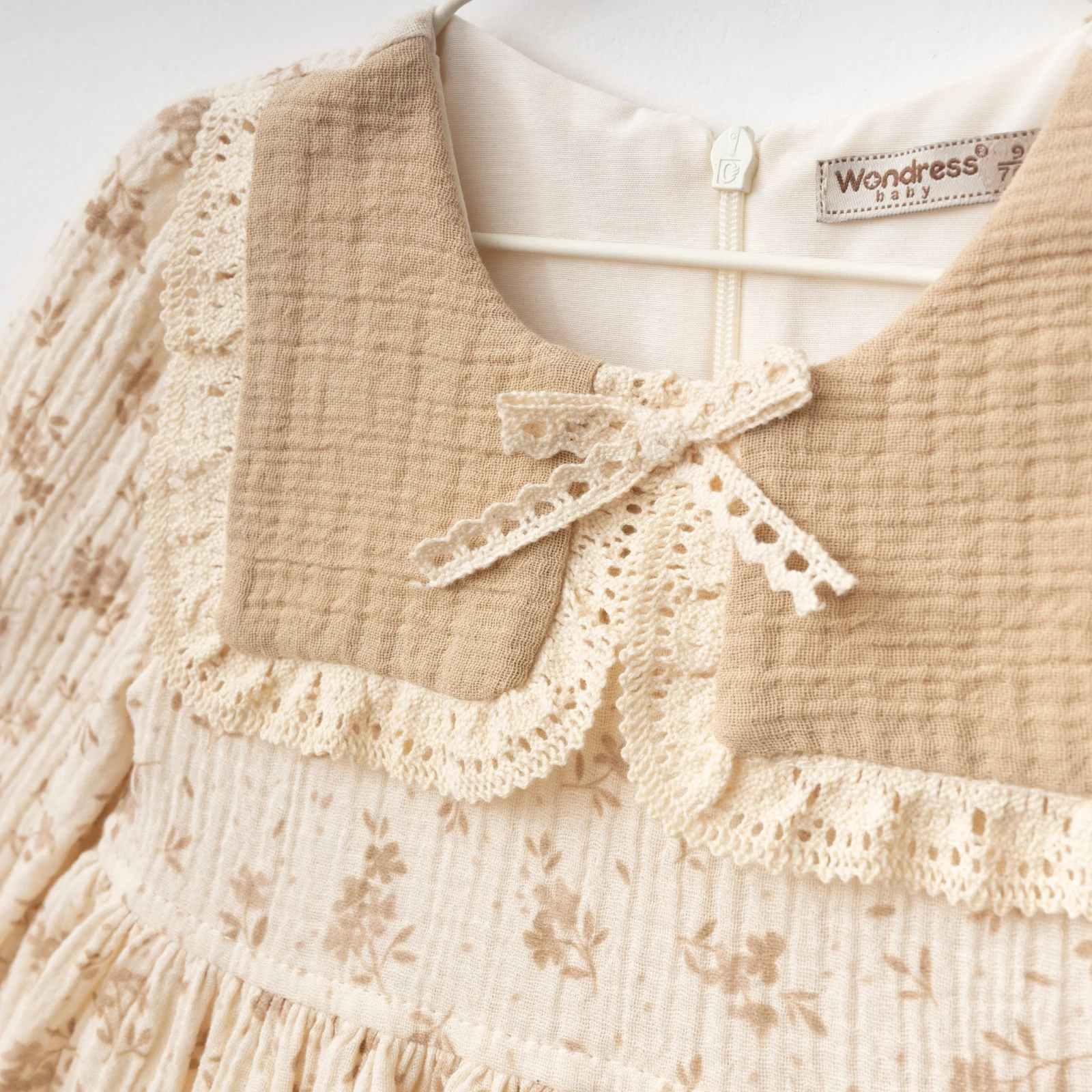 Kız Bebek Desenli Büyük Yakalı Müslin Kız Bebek Elbise