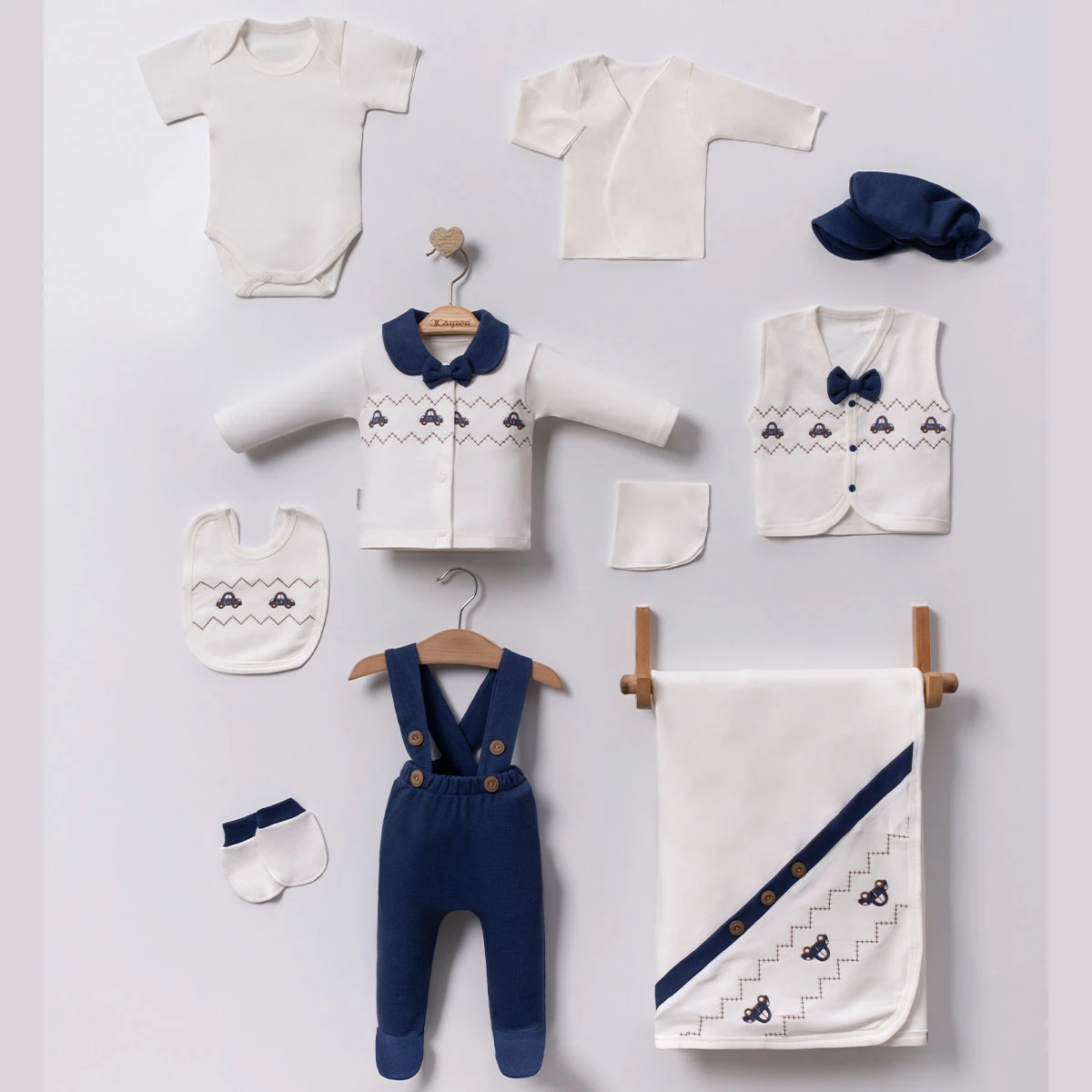 Oeko-Tex Sertifikalı Yelekli Şık Askılı Pantolonlu Erkek Bebek 10'lu Hastane Çıkışı Seti - Lacivert
