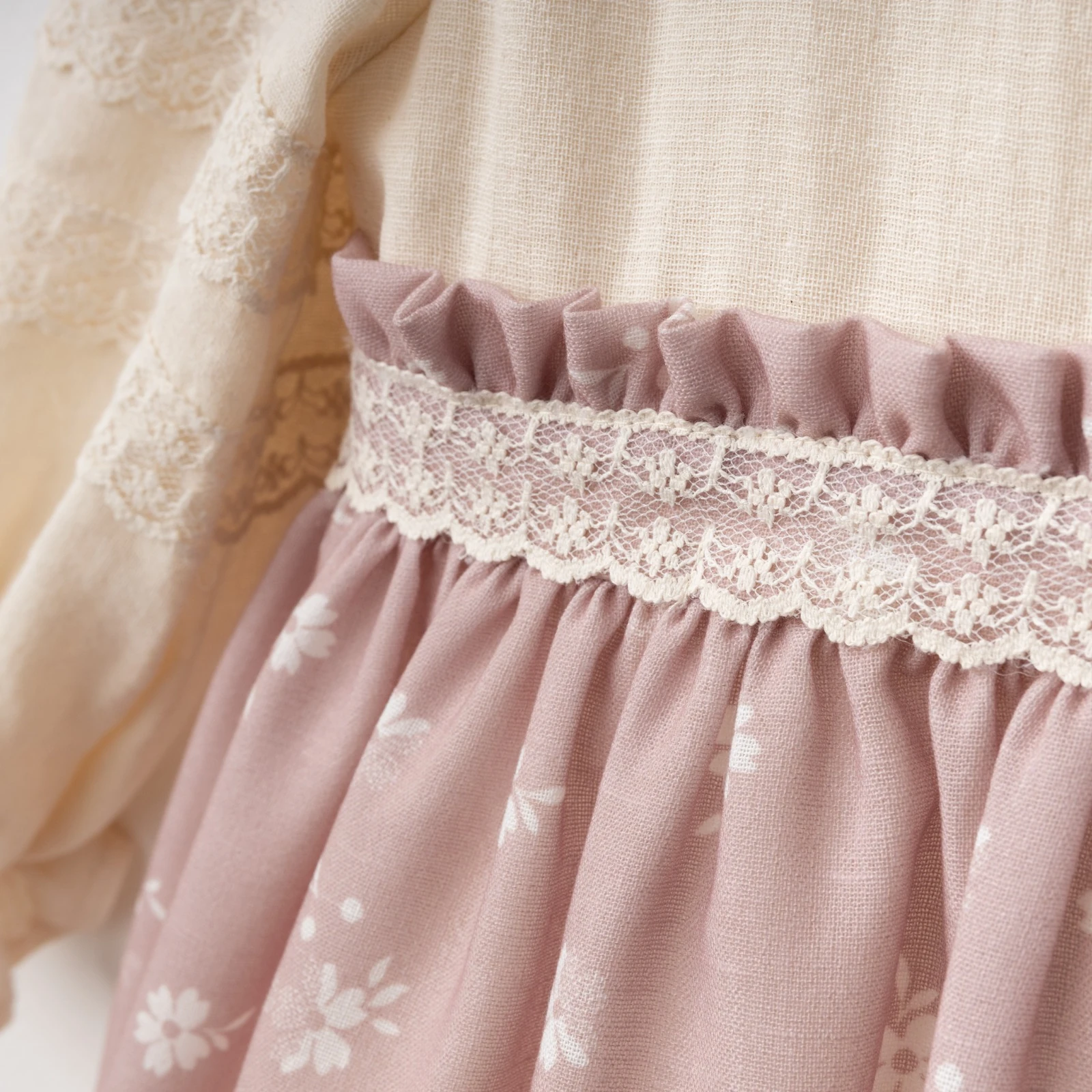 Kız Bebek Desenli Zarif Tasarımlı Melisa Müslin Kız Bedek Elbise