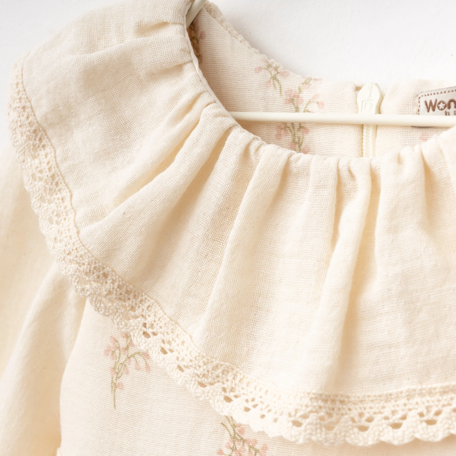 Floral Nakışlı Dantel Yakalı Uzun Kollu Pamuklu Kız Bebek Elbise