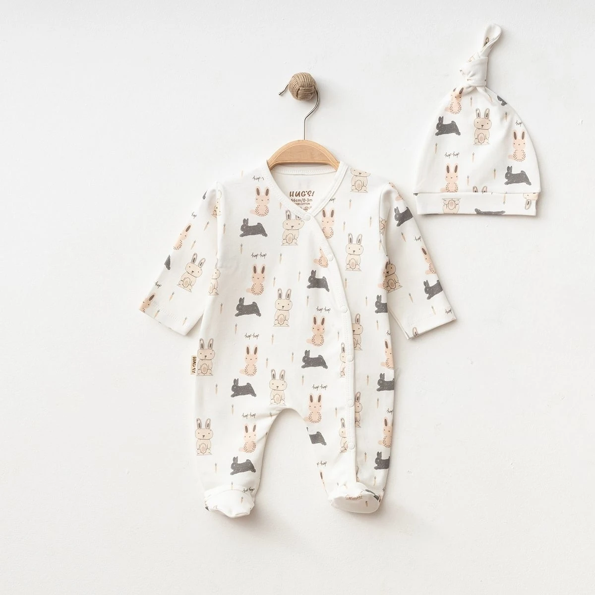 Tavşan Desenli Çapraz Çıtçıtlı Patikli Erkek Bebek Tulum ve Şapka Seti