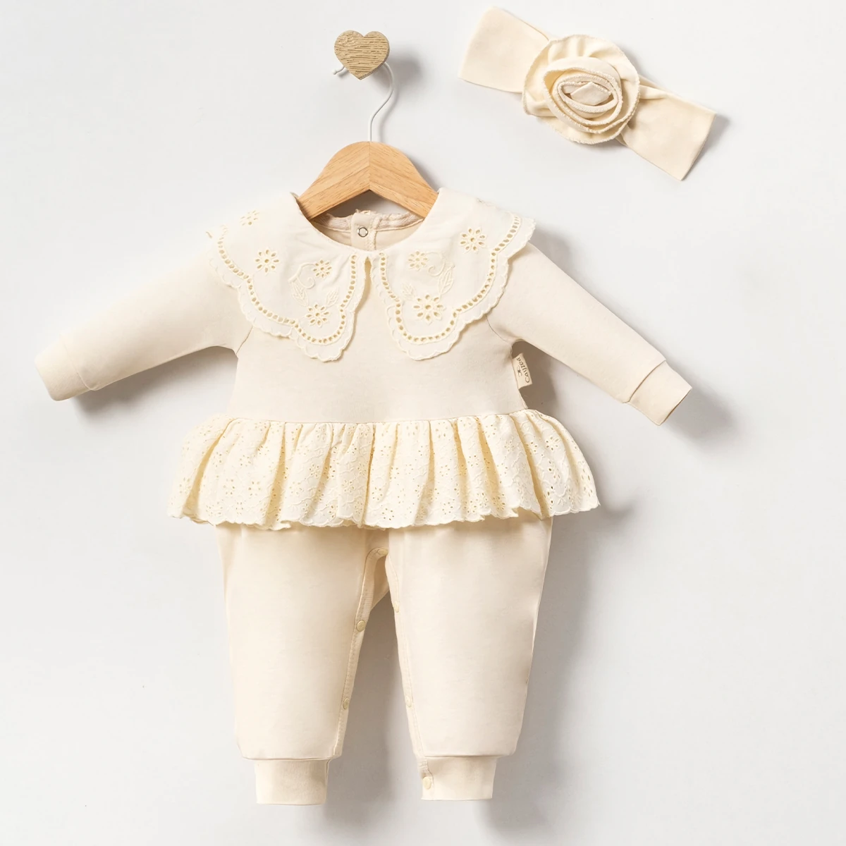 Oeko-Tex Sertifikalı Kız Bebek Dantelli Yakalı ve Bandanalı 2’li Şık Tulum Takım - Krem