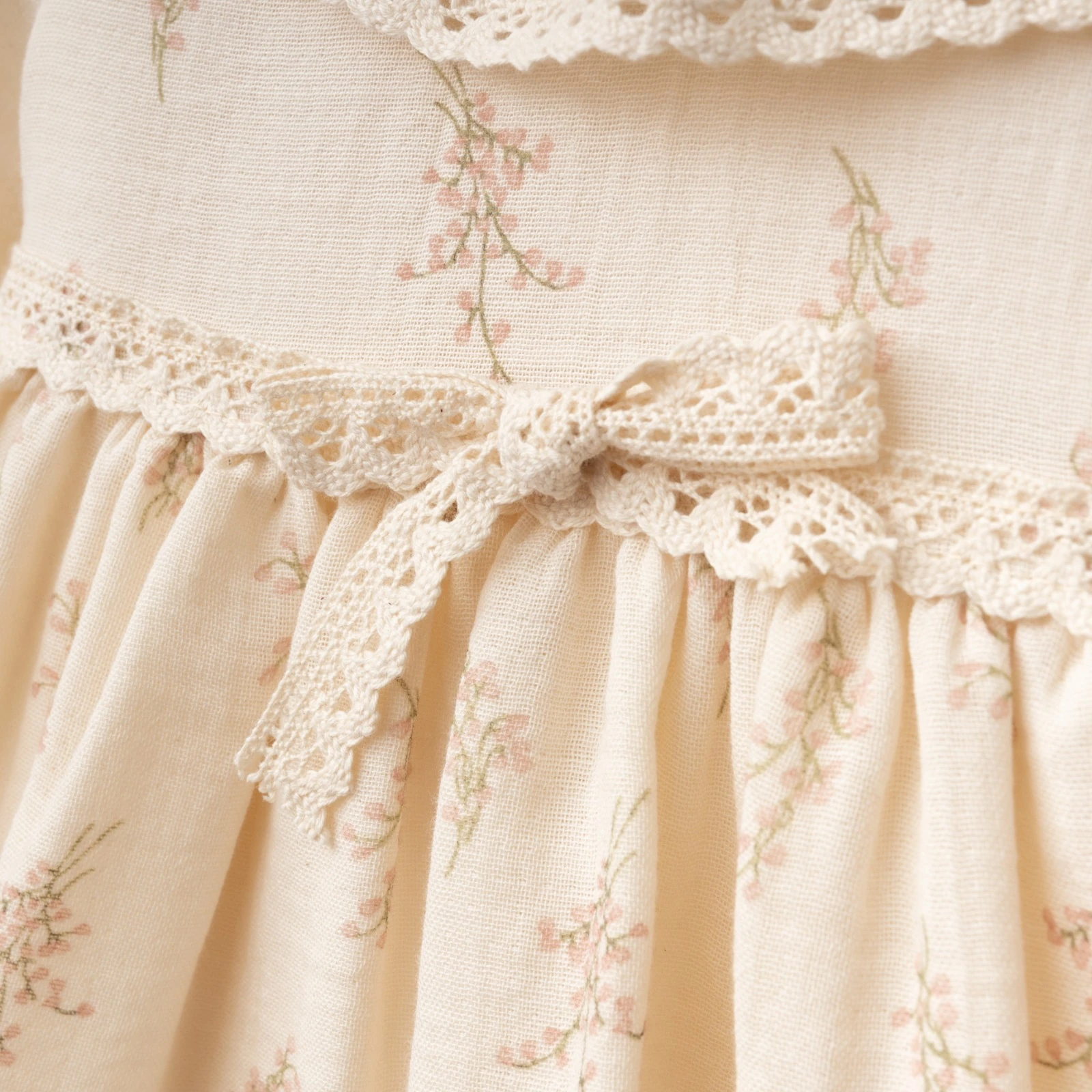 Floral Nakışlı Dantel Yakalı Uzun Kollu Pamuklu Kız Bebek Elbise